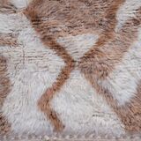 Tapis berbère blanc et beige foncé