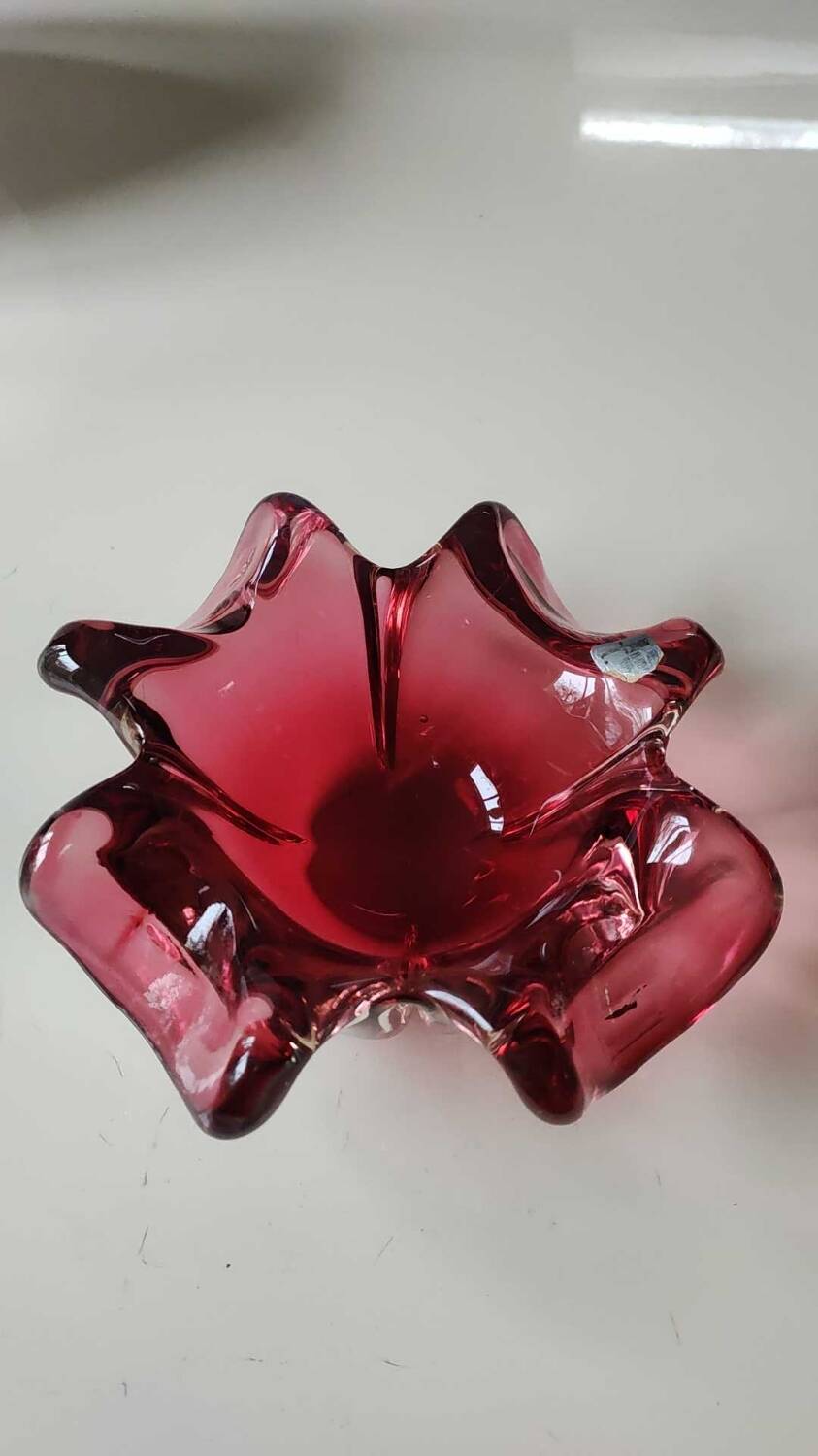 Floral/Corolla shaped pocket emptier. Murano Italy/Chambord by Fratelli Toso. In pink blown glass. Diam 18 cm