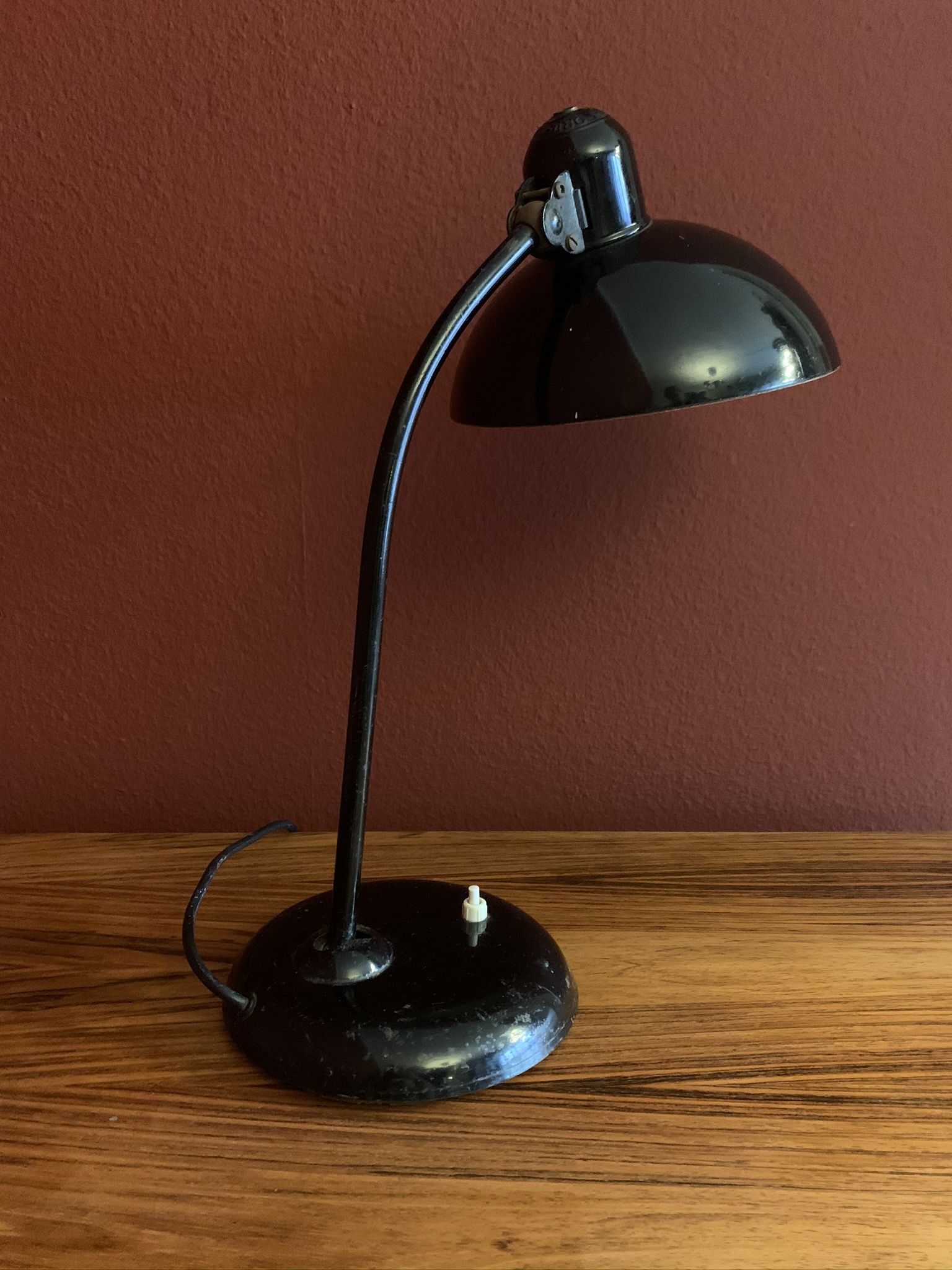 Lampe de bureau noire allemande MidCentury par Kaiser Idell, années 1940