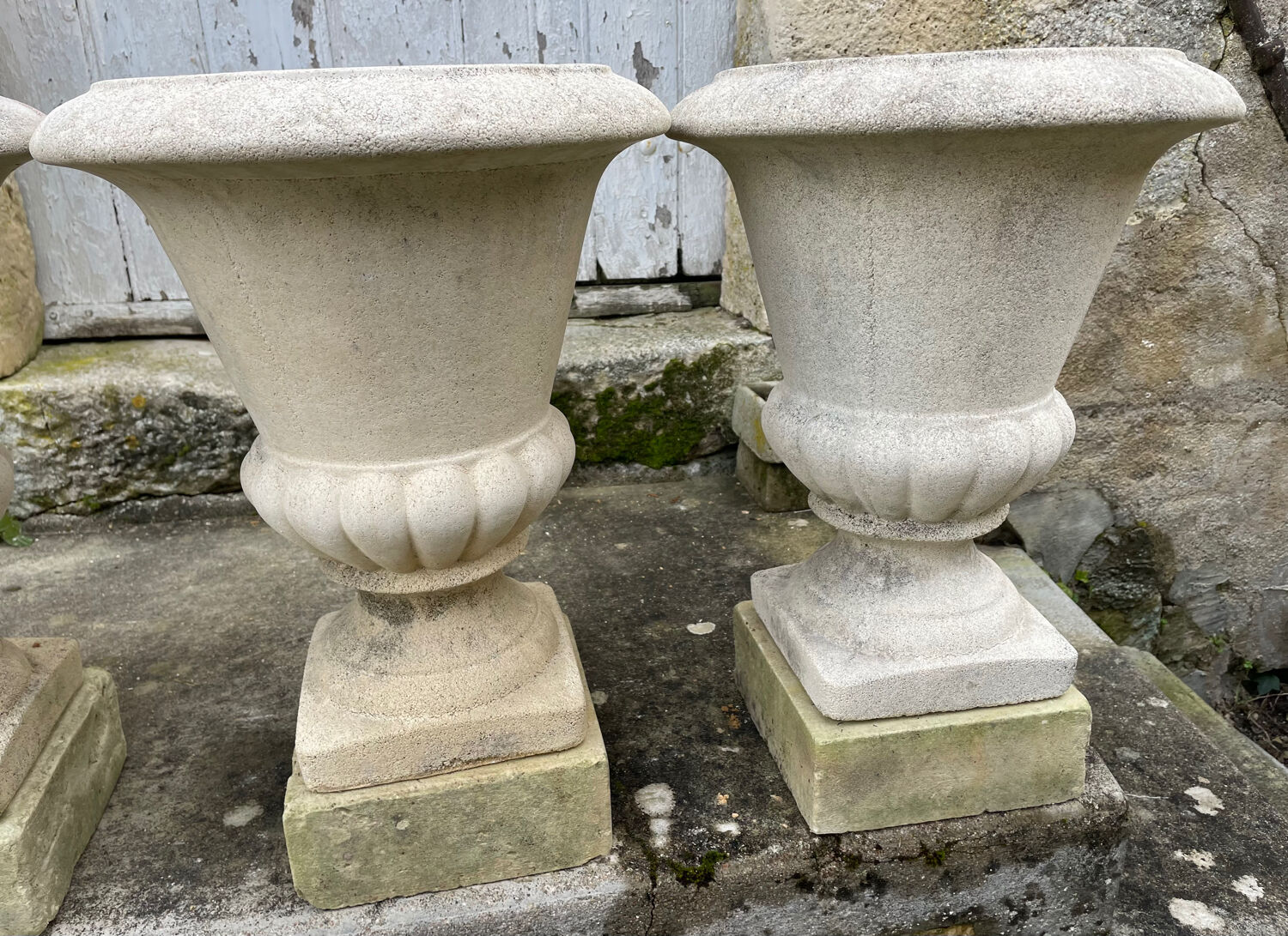 4 Médicis vases in concrete and 4 bases