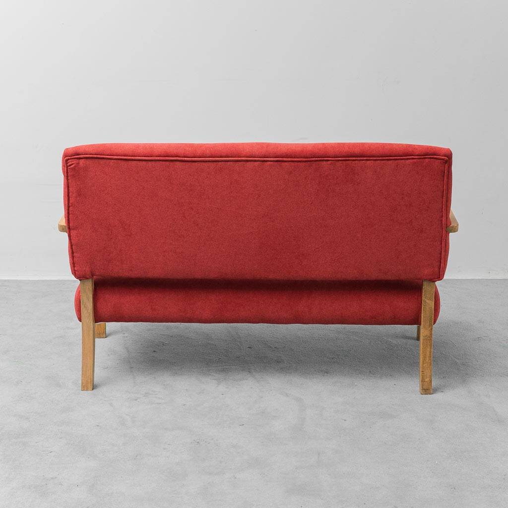 Vintage 2-seater sofa – in wood and red fabric, 1960s modernist