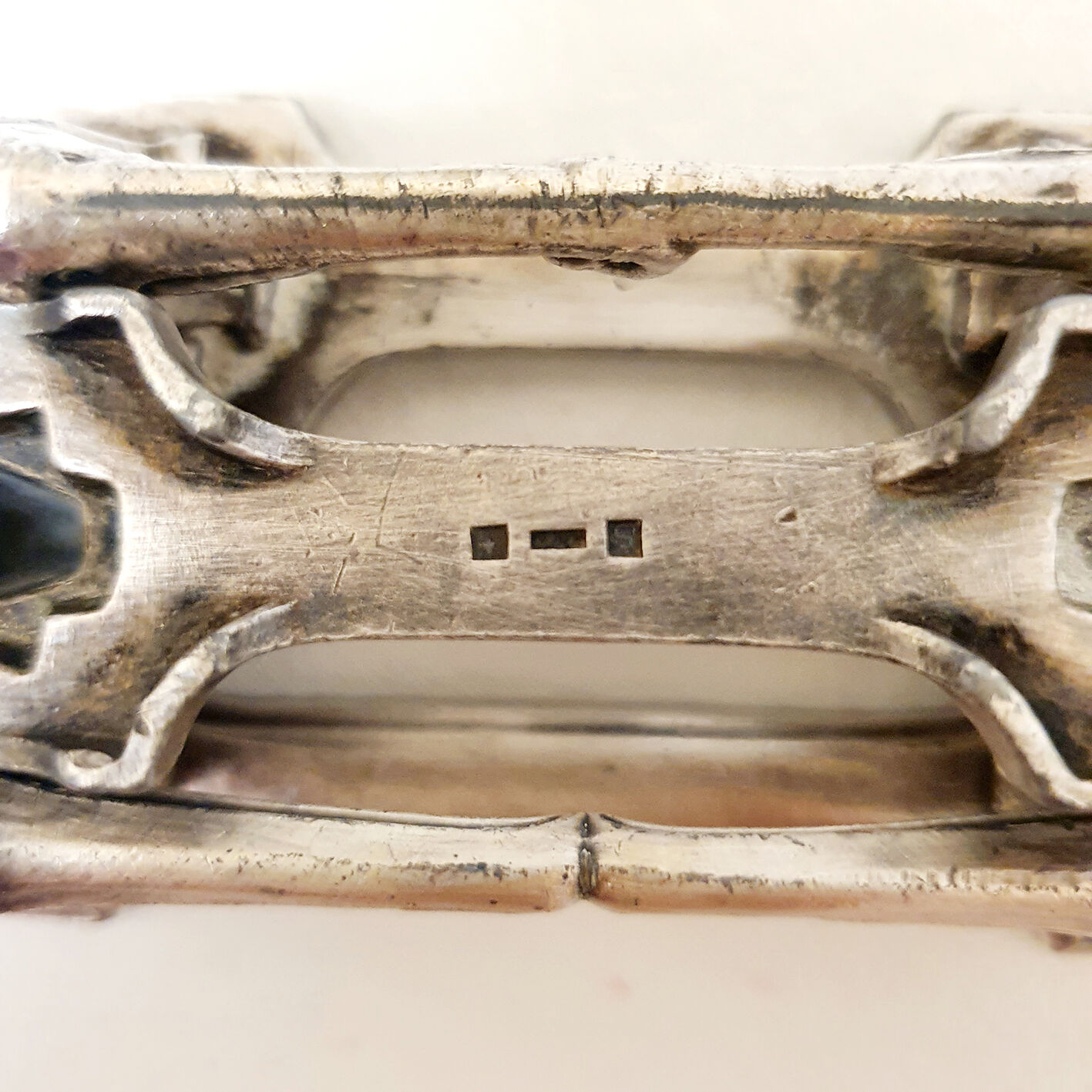 12 zoomorphic knife holders