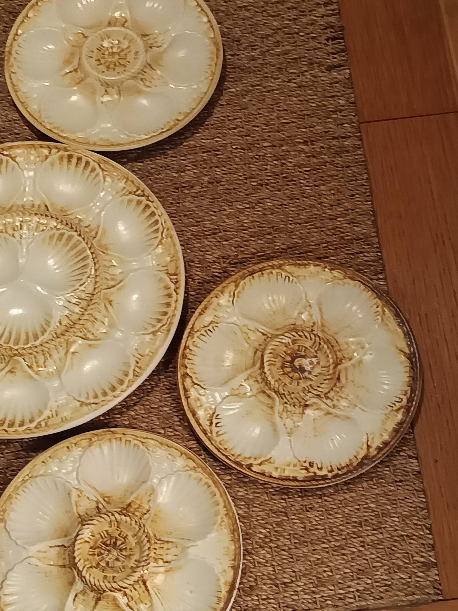 6 oyster shell plates and Chantilly porcelain serving platter
