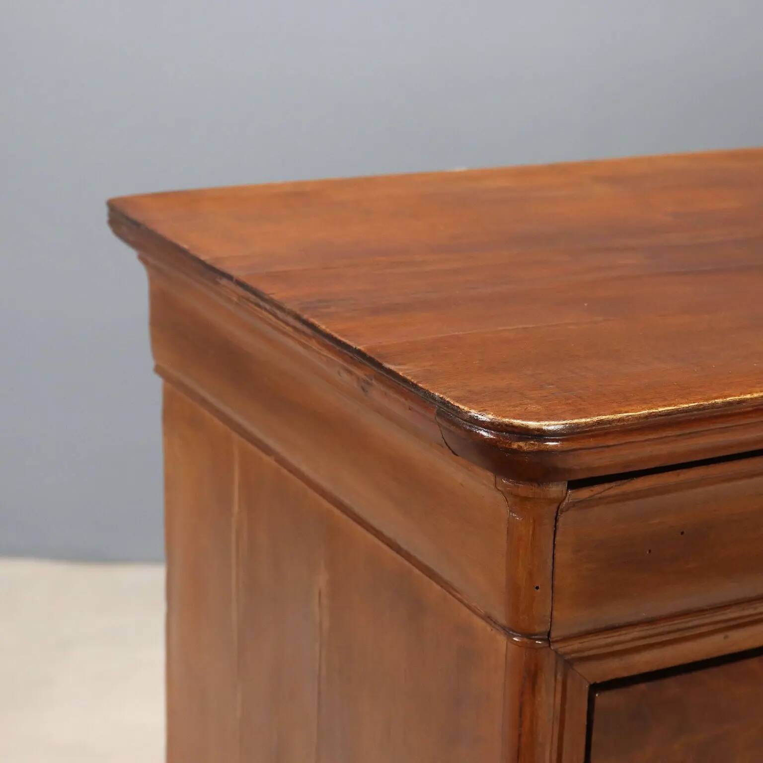 Commode ancienne Louis-Philippe en noyer, Italie, XIXe siècle
