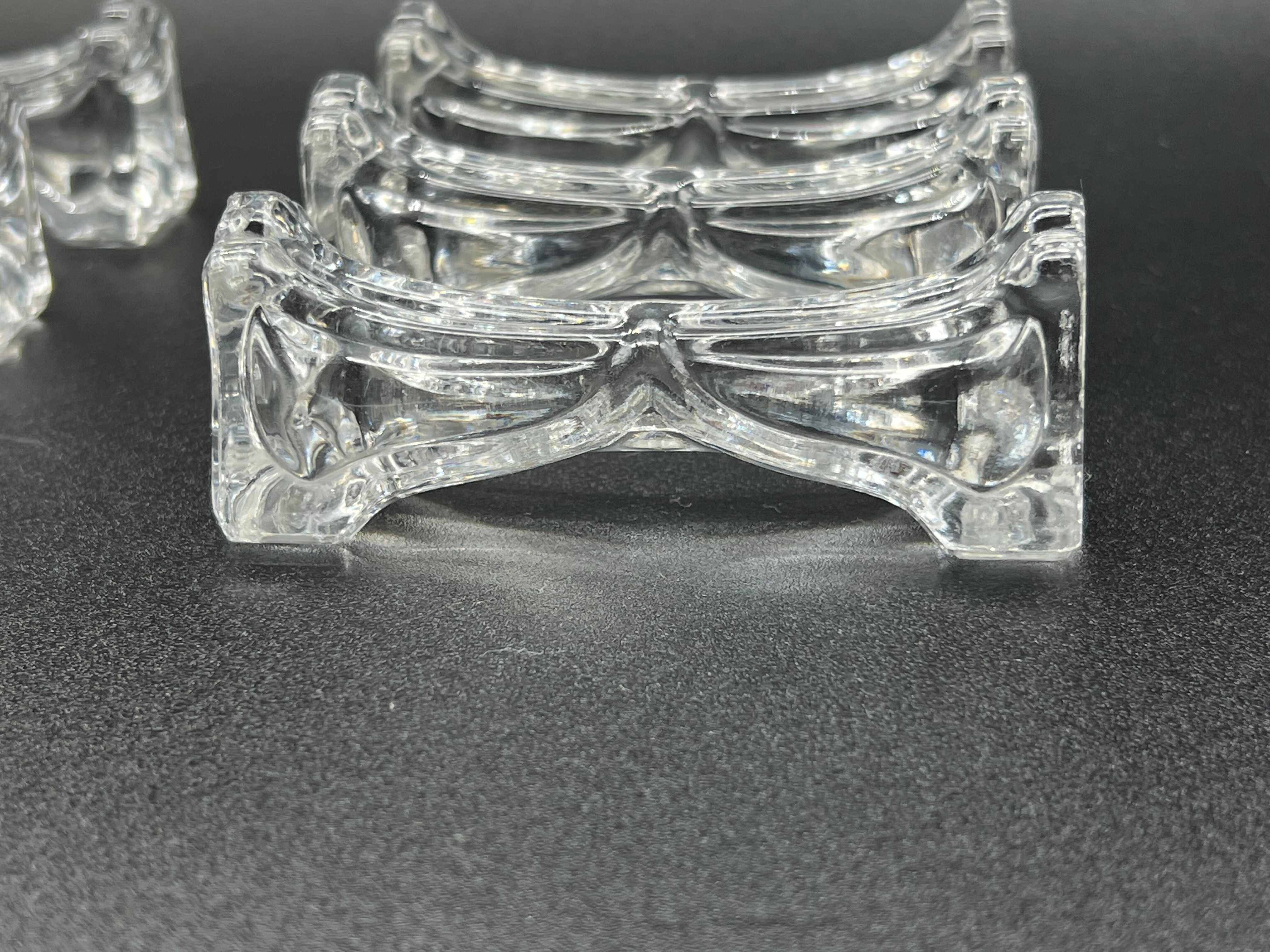 6 stylized glass knife holders knot shape