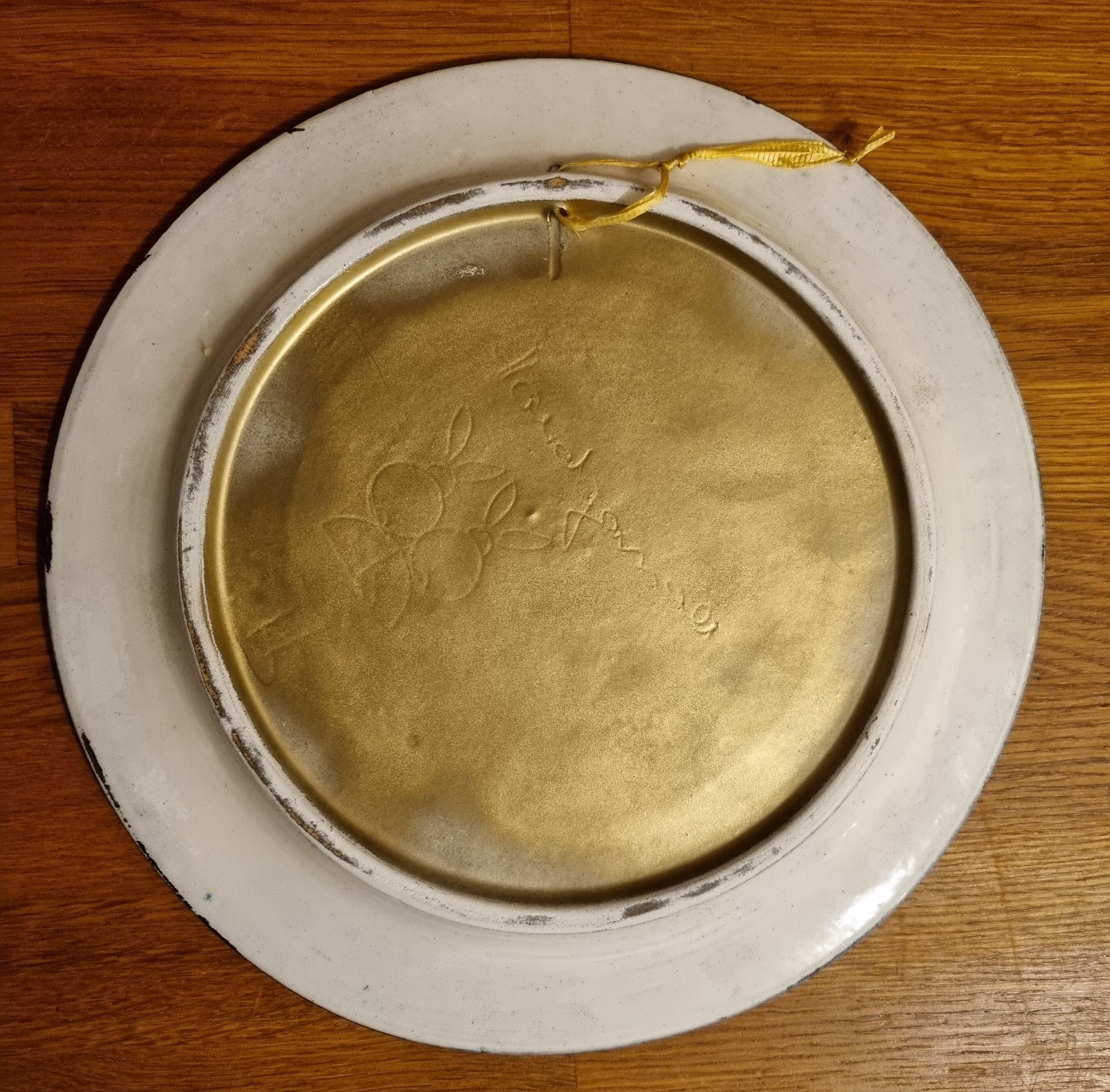 Decorative plate 70s Stylized flower and heart pattern