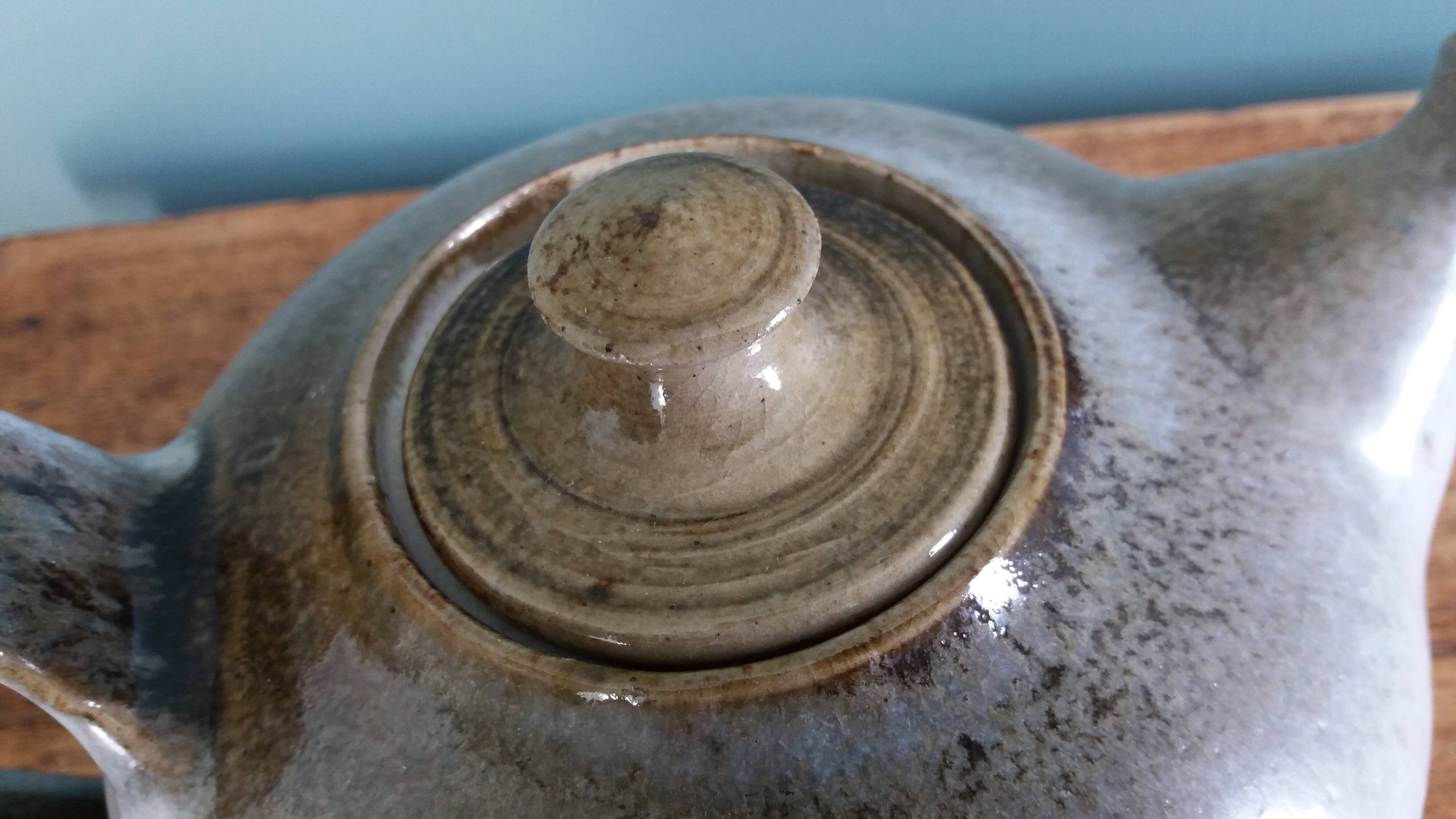 Teapot by Raymond Guibert, Lamoura, Jura, in Puisaye stoneware.