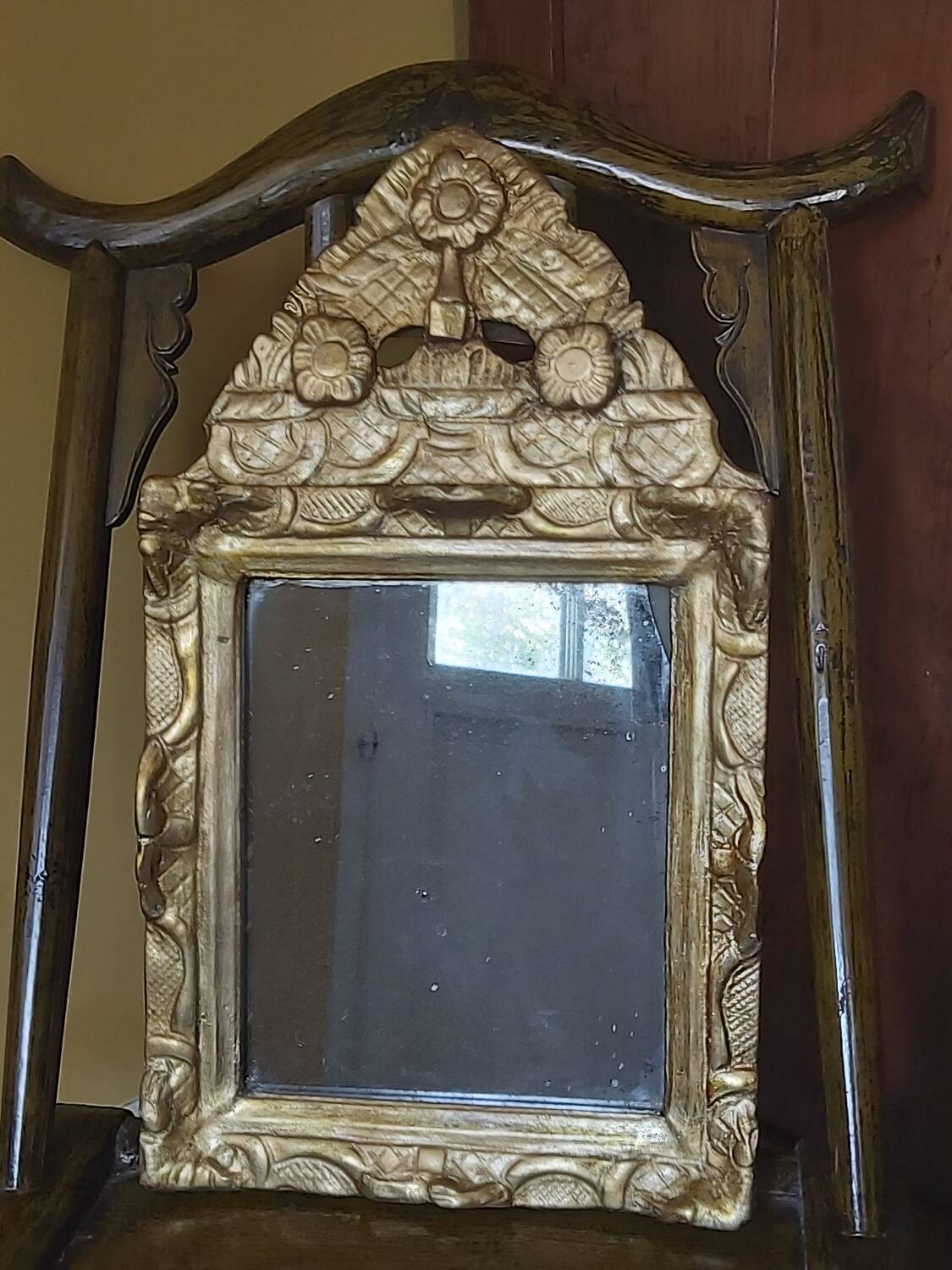 Gilded wooden mirror, 18th century.