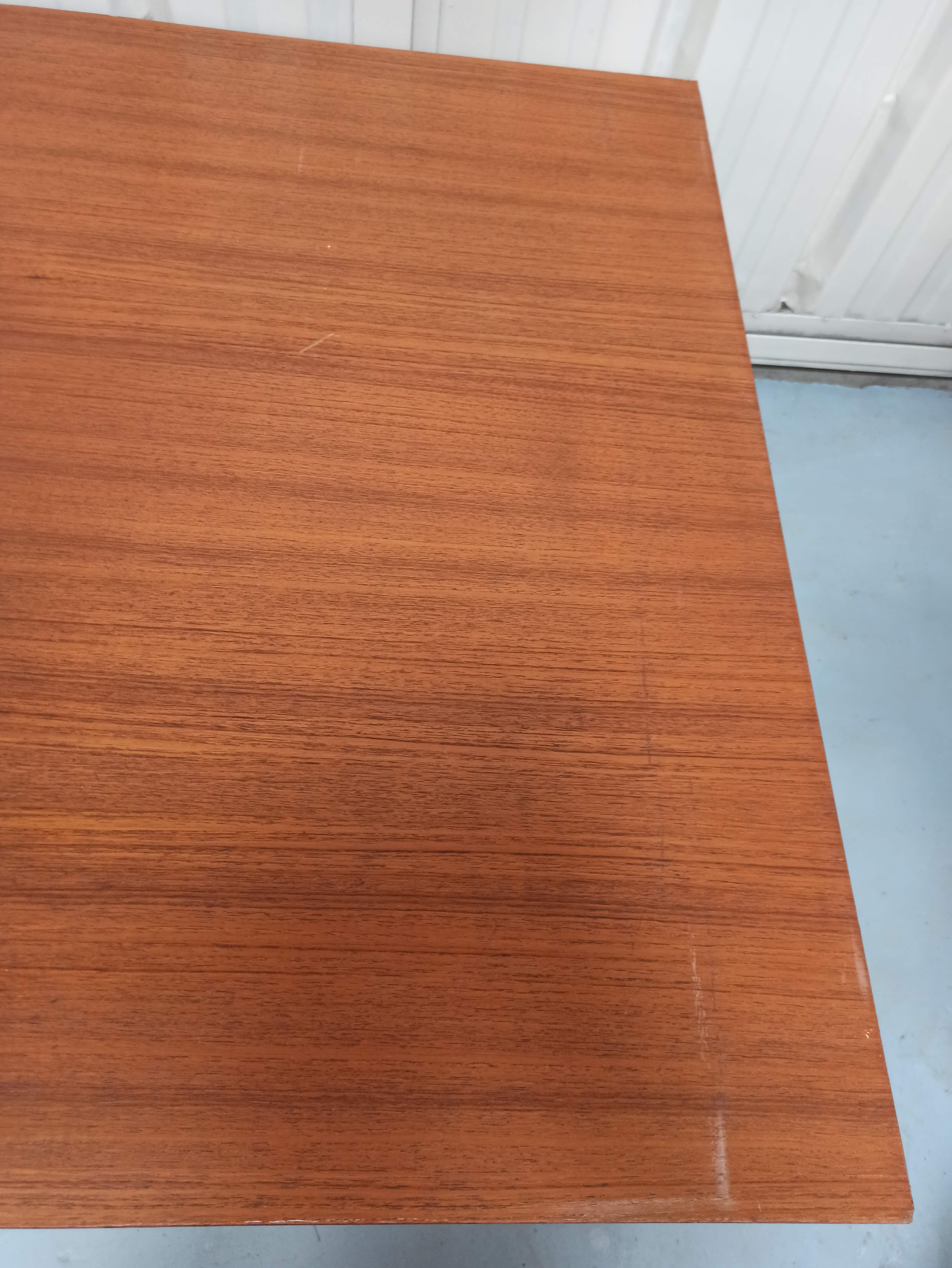 Scandinavian style table 50 year with 2 elongations