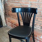 Chaise bistrot cloutée