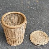 Woven laundry basket with lid made of rattan and round wicker