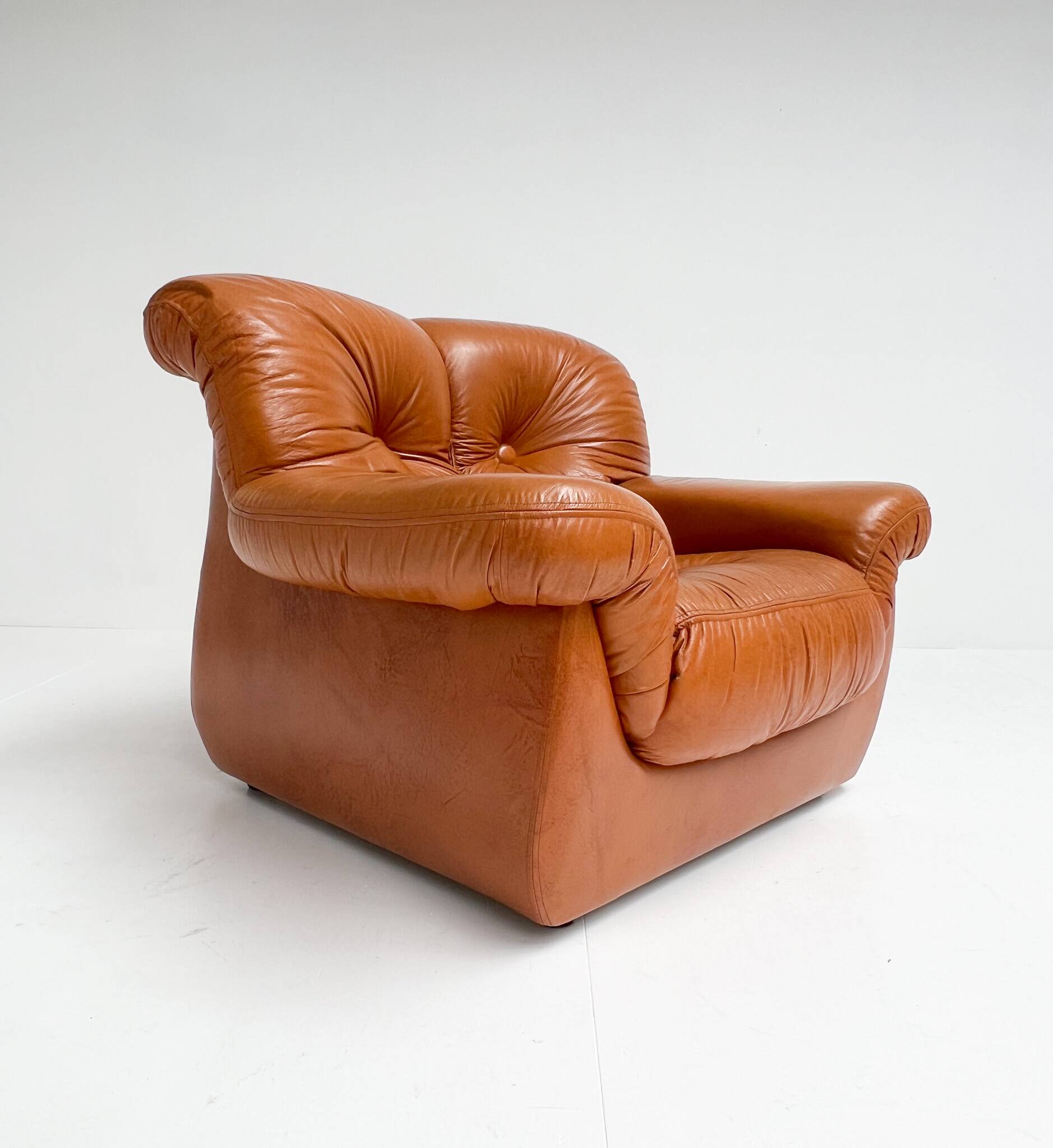 Cognac colored leather Pellerossi lounge chair, 1960s
