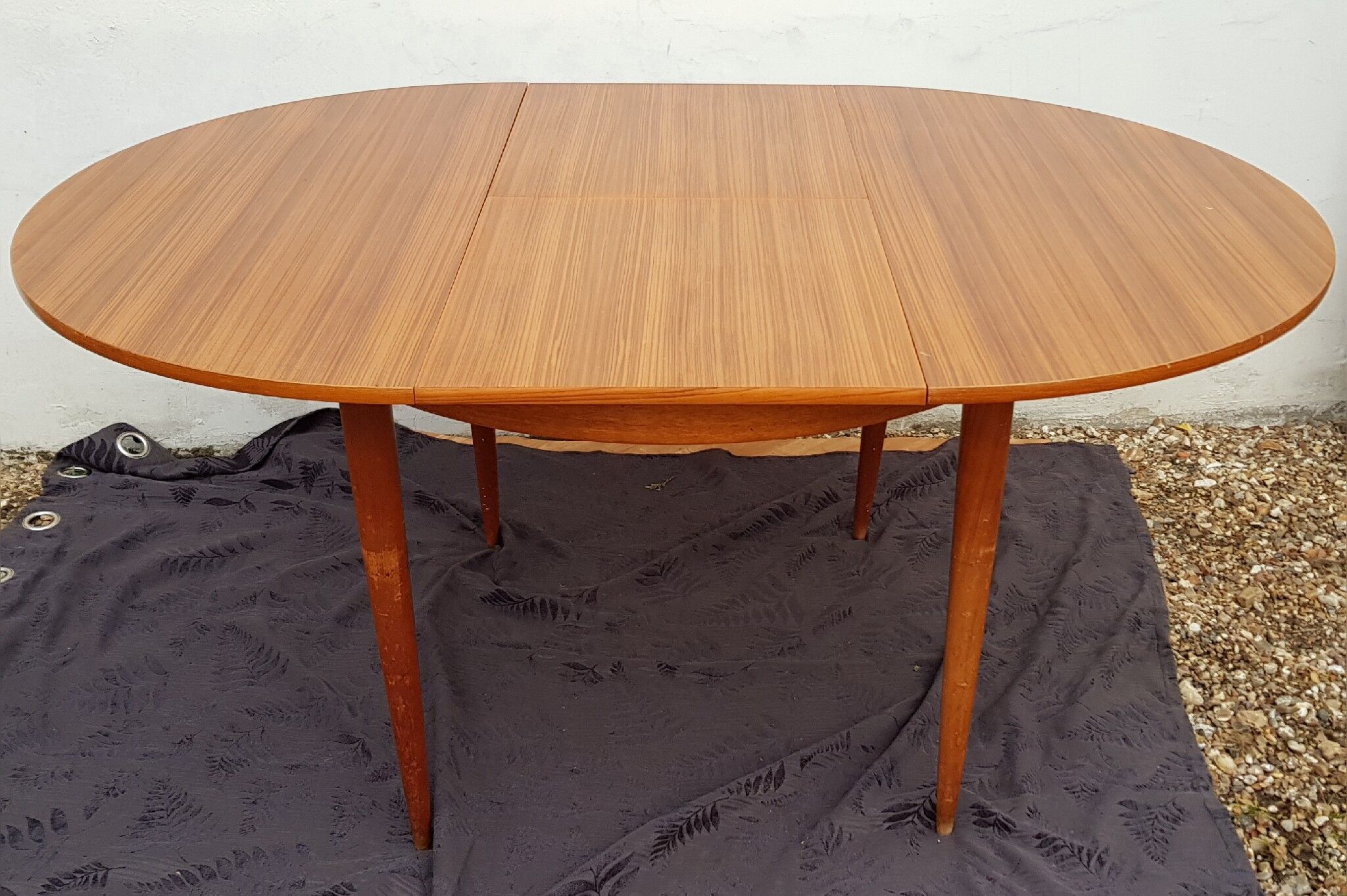 Round table teak