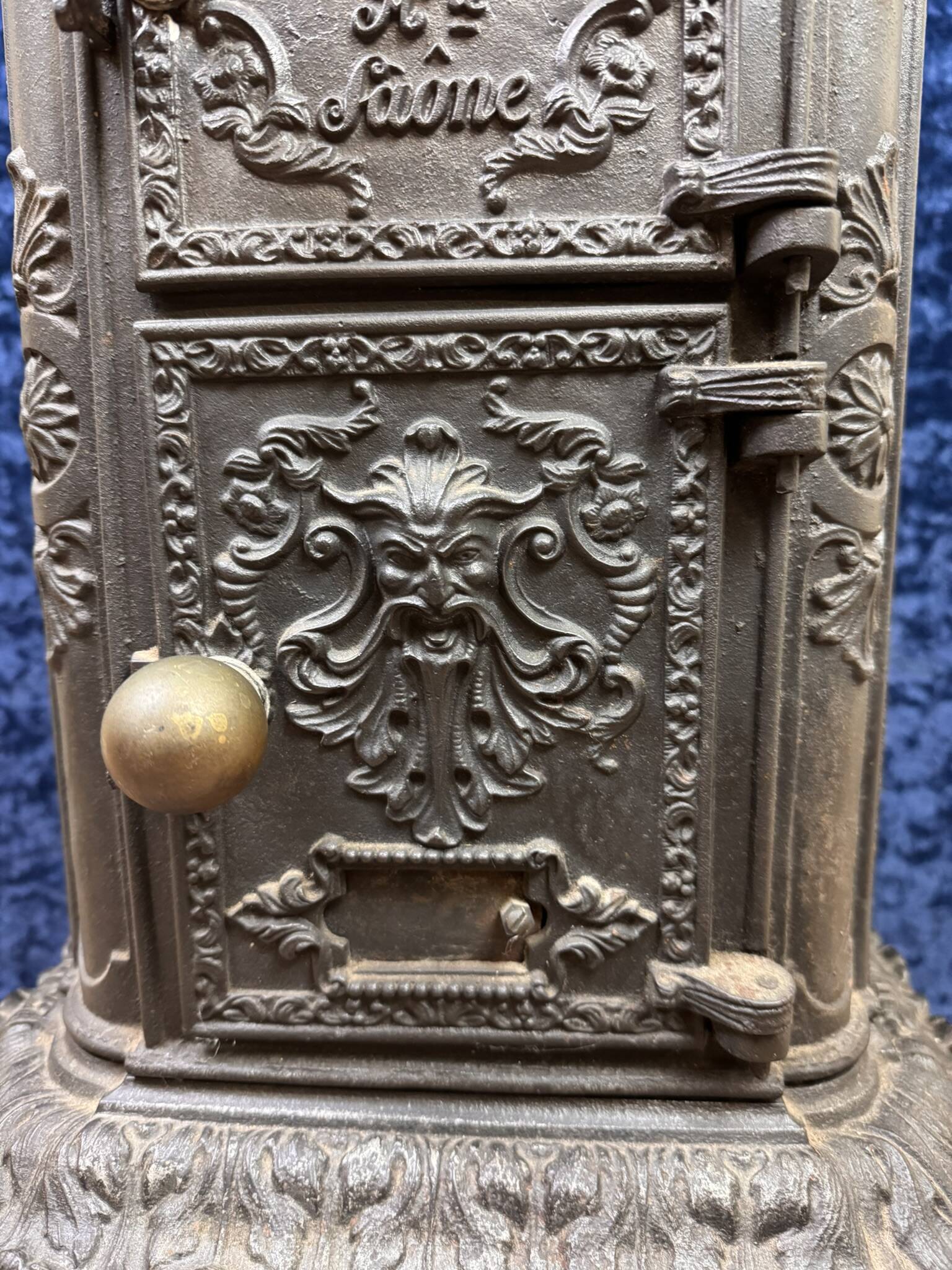 Beautiful cast iron stove, pagoda model, from Varigney in Haute Saône