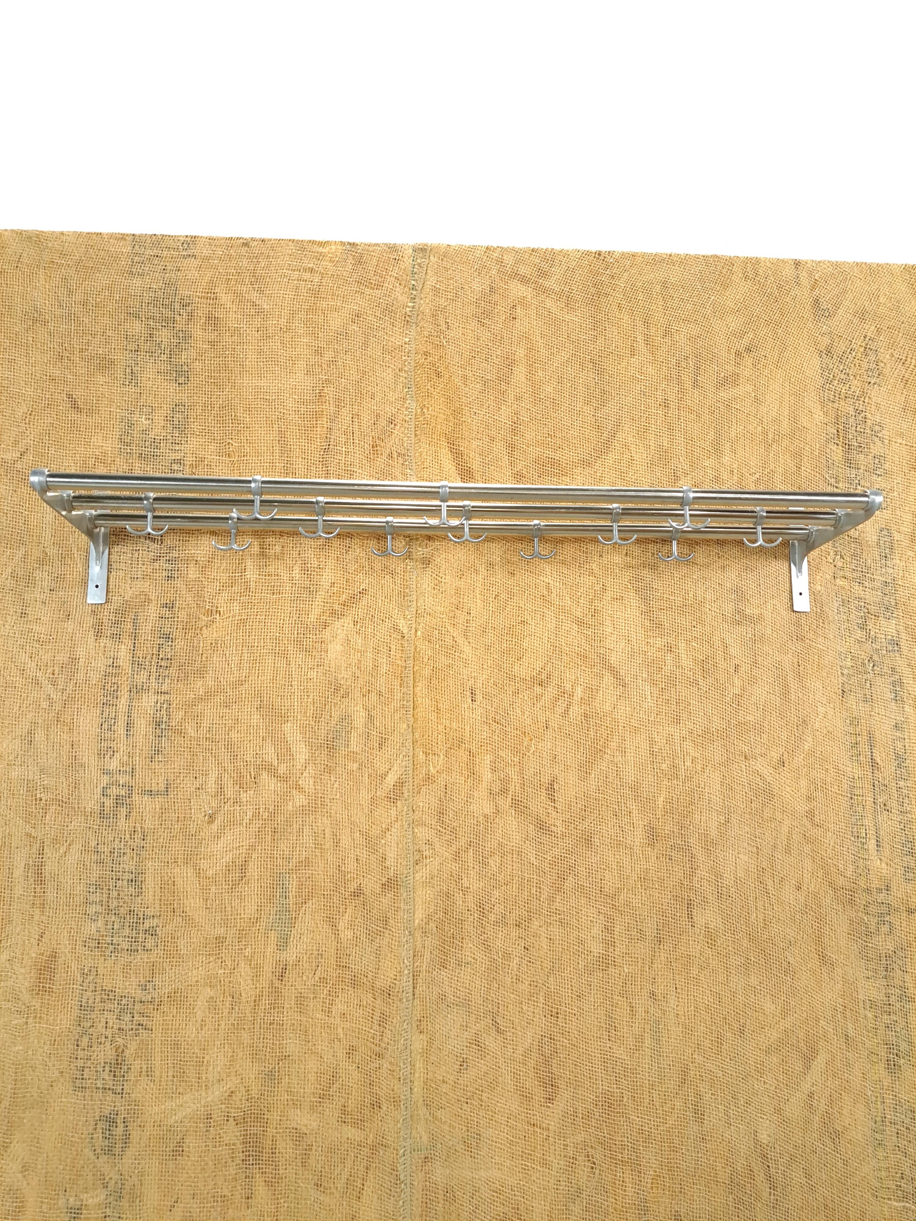 Grand porte-manteau en forme de train, provenant de Suède, n° 9
