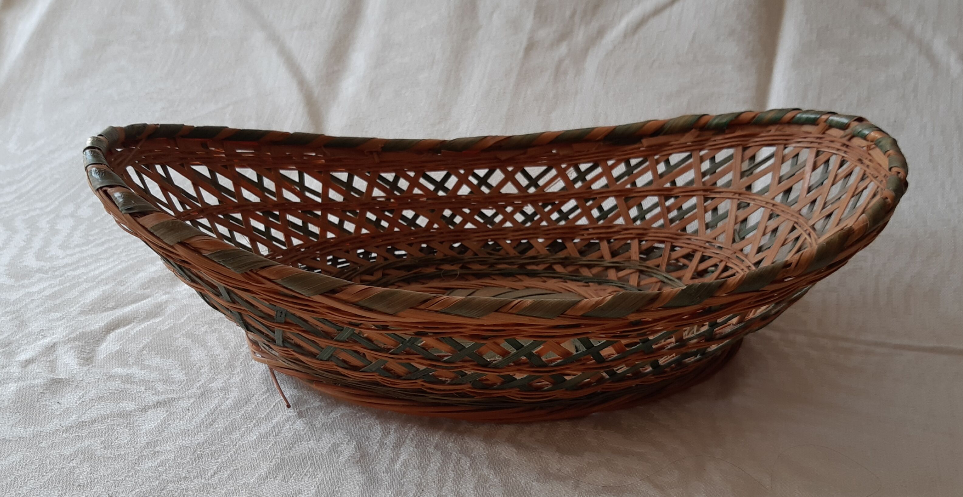 4 vintage wicker baskets
