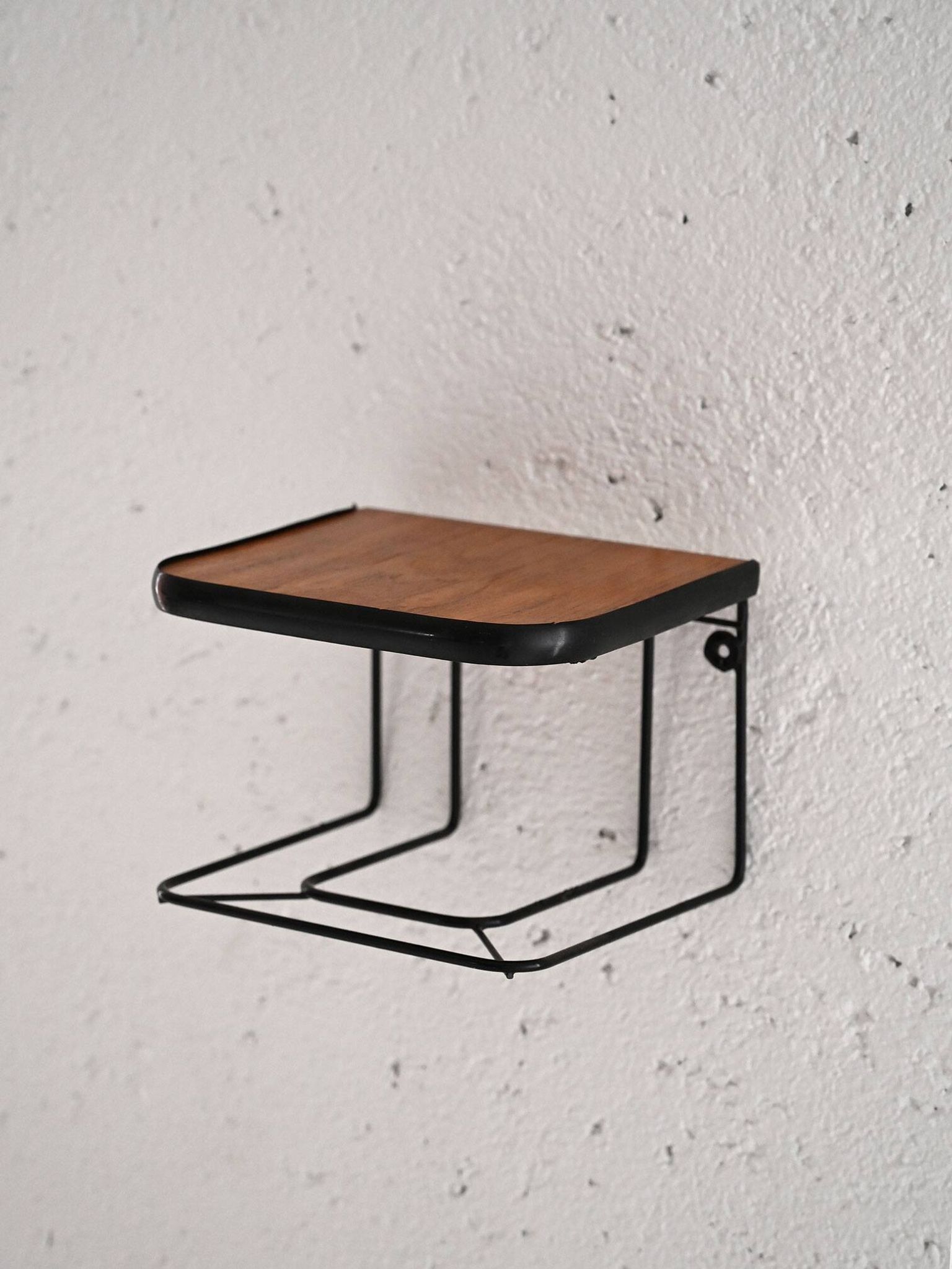 Table de nuit suspendue en teck et métal