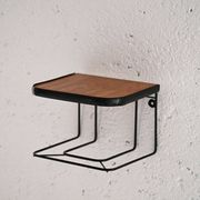 Table de nuit suspendue en teck et métal