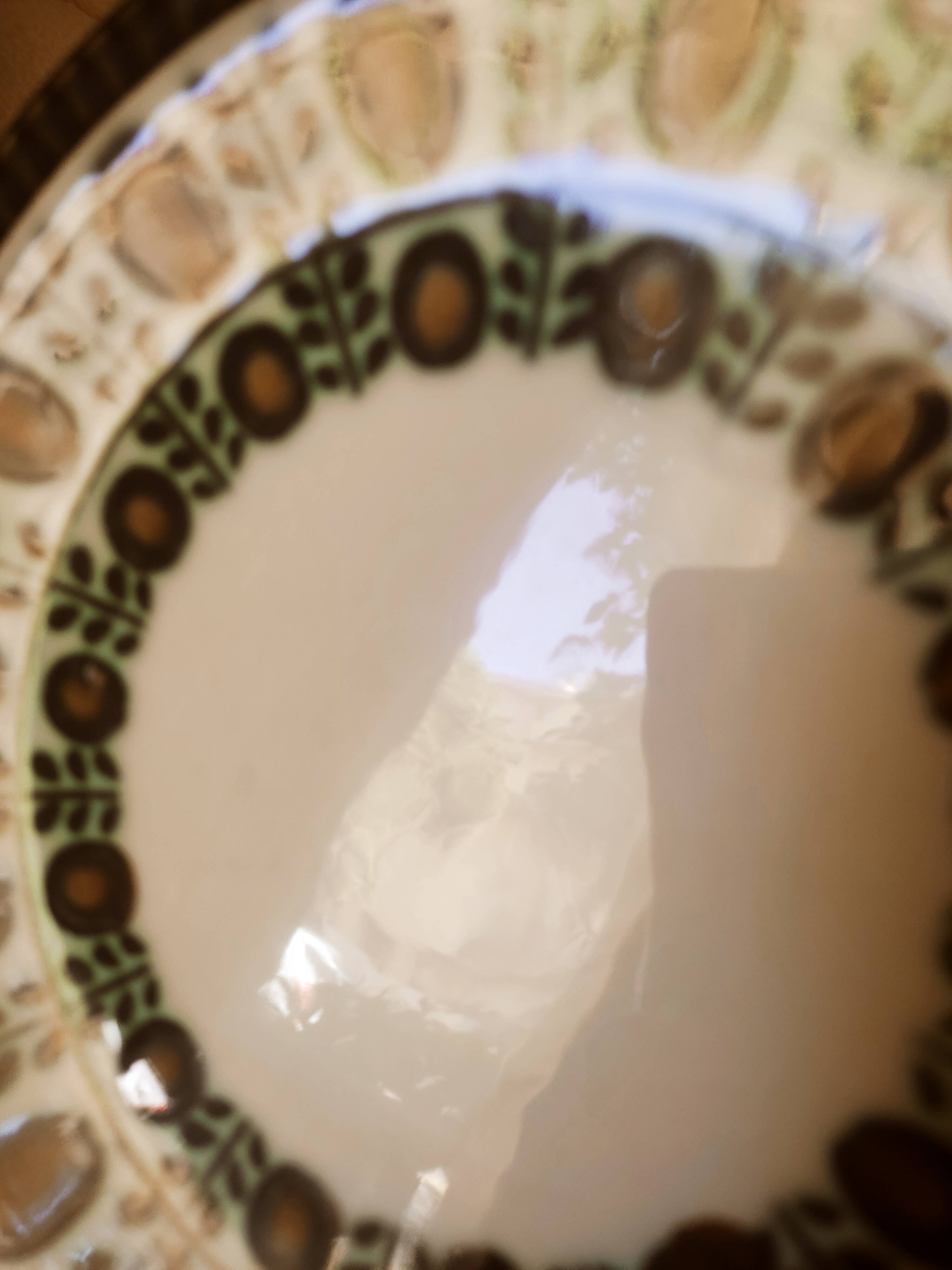 4 dessert plates Boch nut model