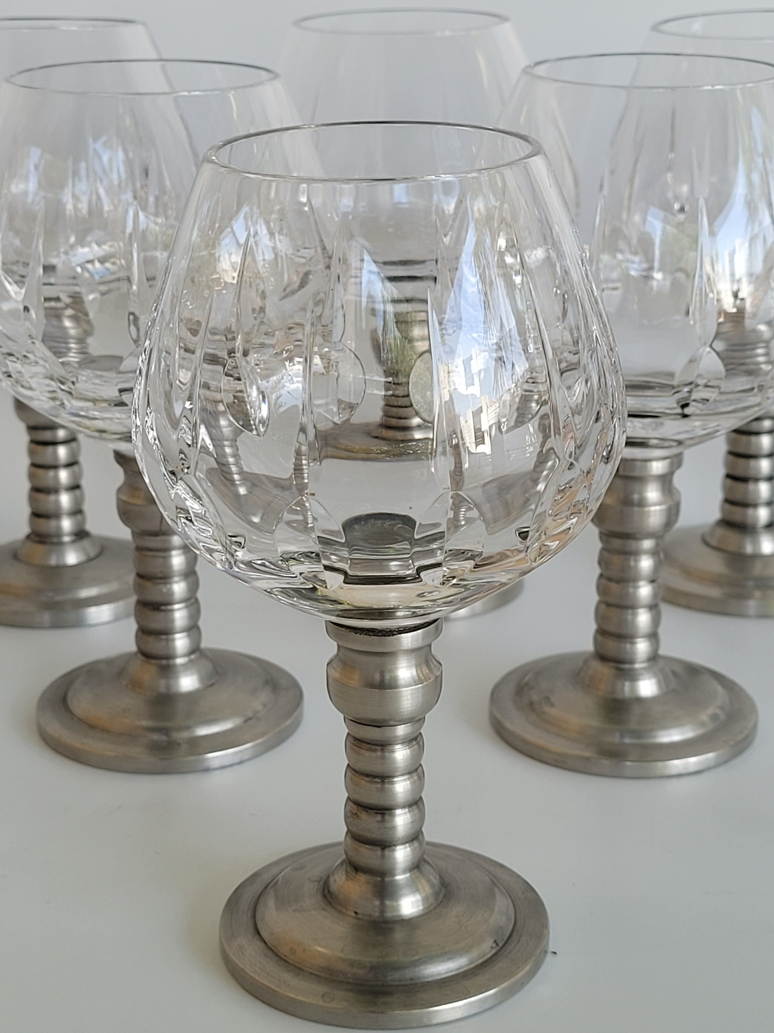 Series of eight crystal wine glasses with tin foot 95° 350 ml
