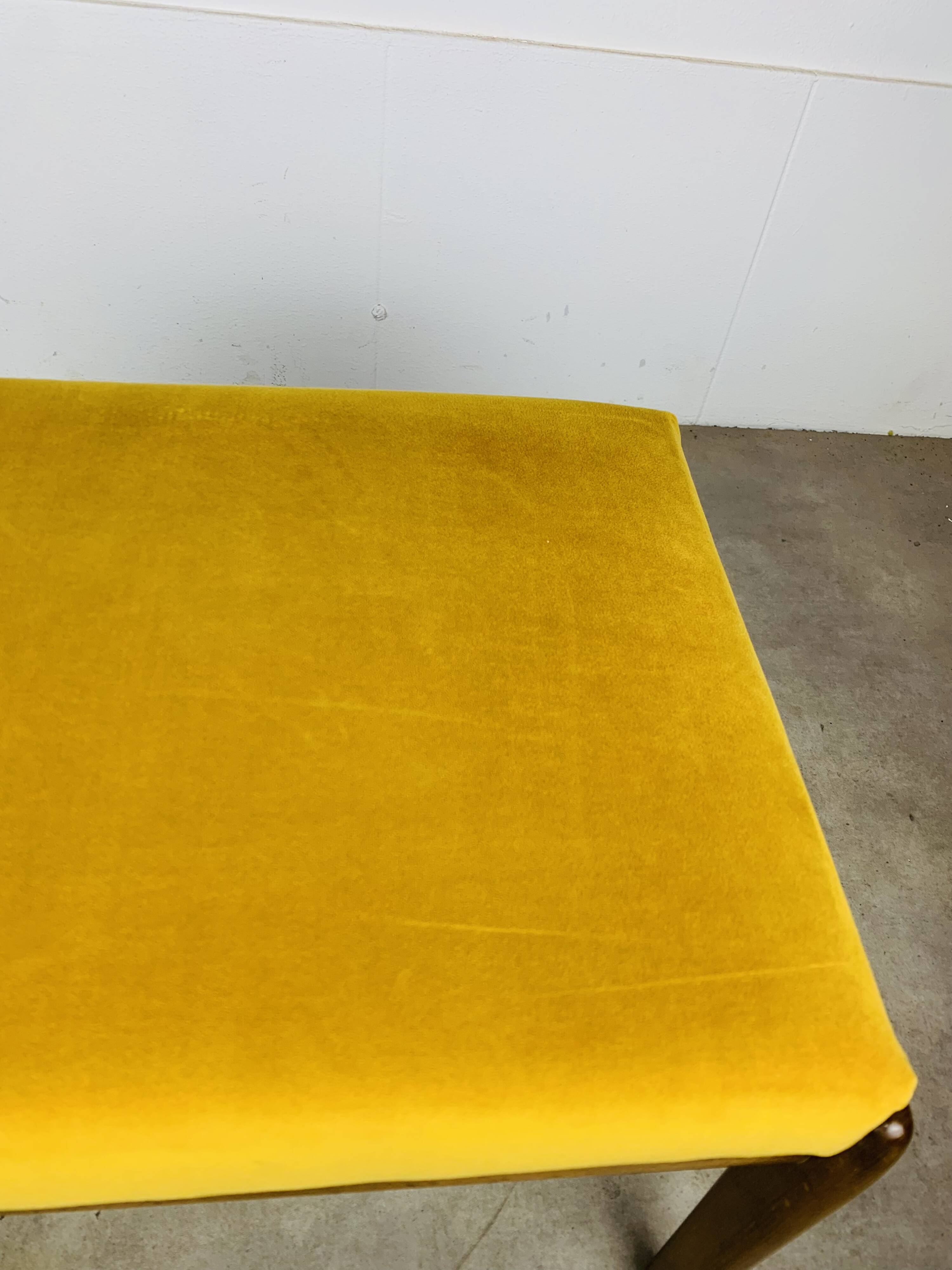 Tabouret scandinave en teck et velours jaune, années 60