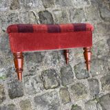 Set of two armchairs and its velvet checkerboard pouf