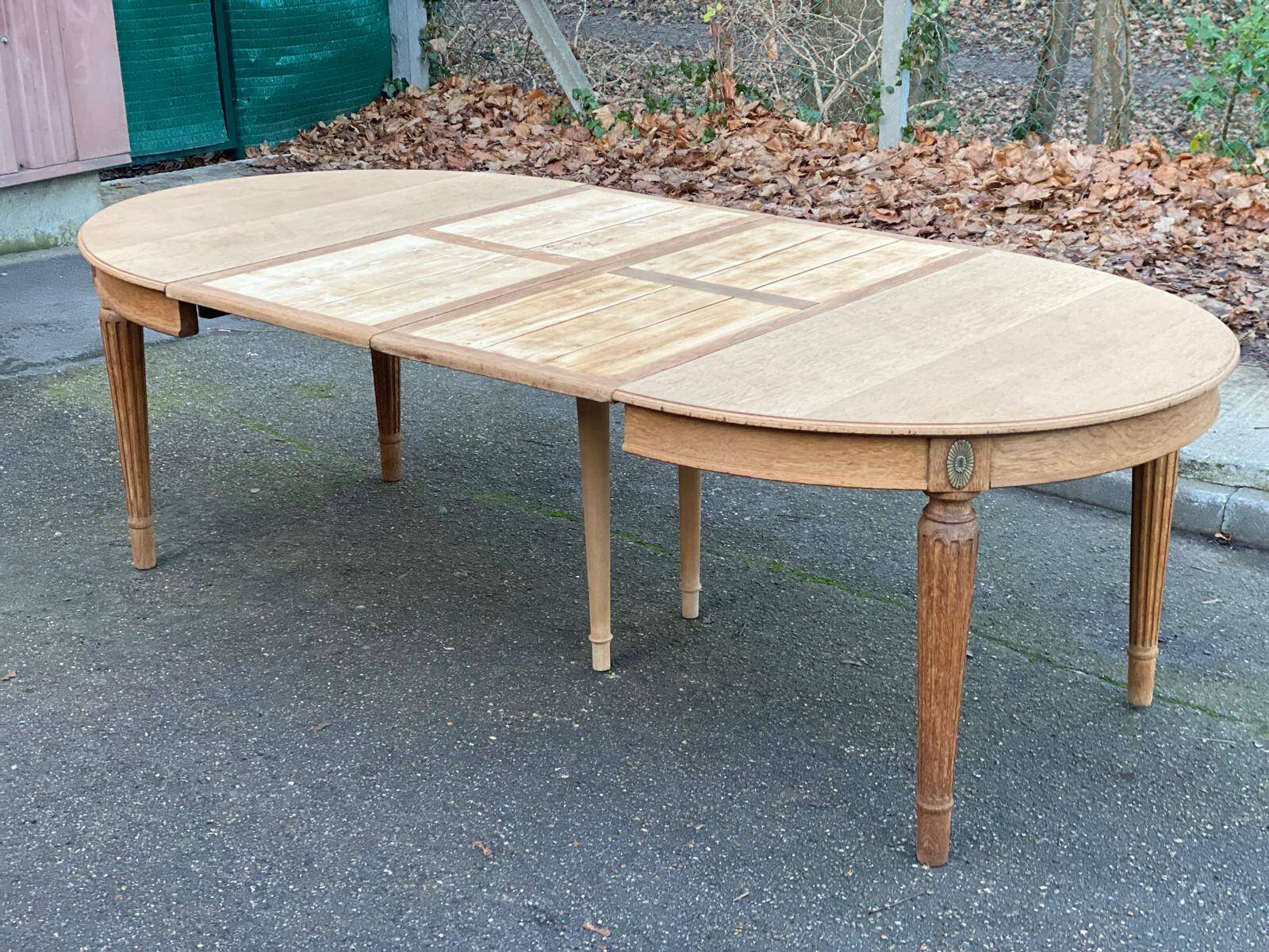 Renovated round Art Deco dining table in solid oak, 1950, 230cm extendable.