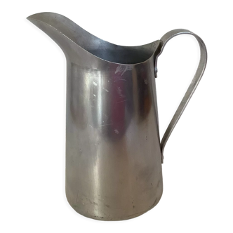 Old aluminum pitcher turned plain France