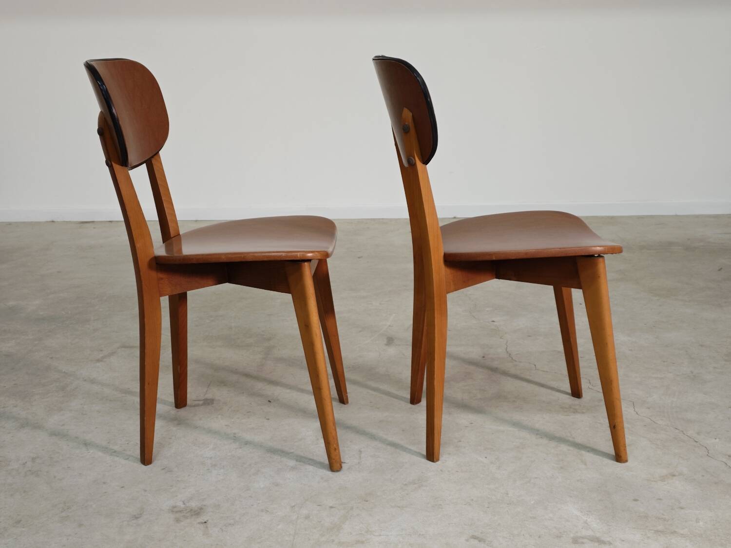 Pair of vintage French chairs in light brown skai
