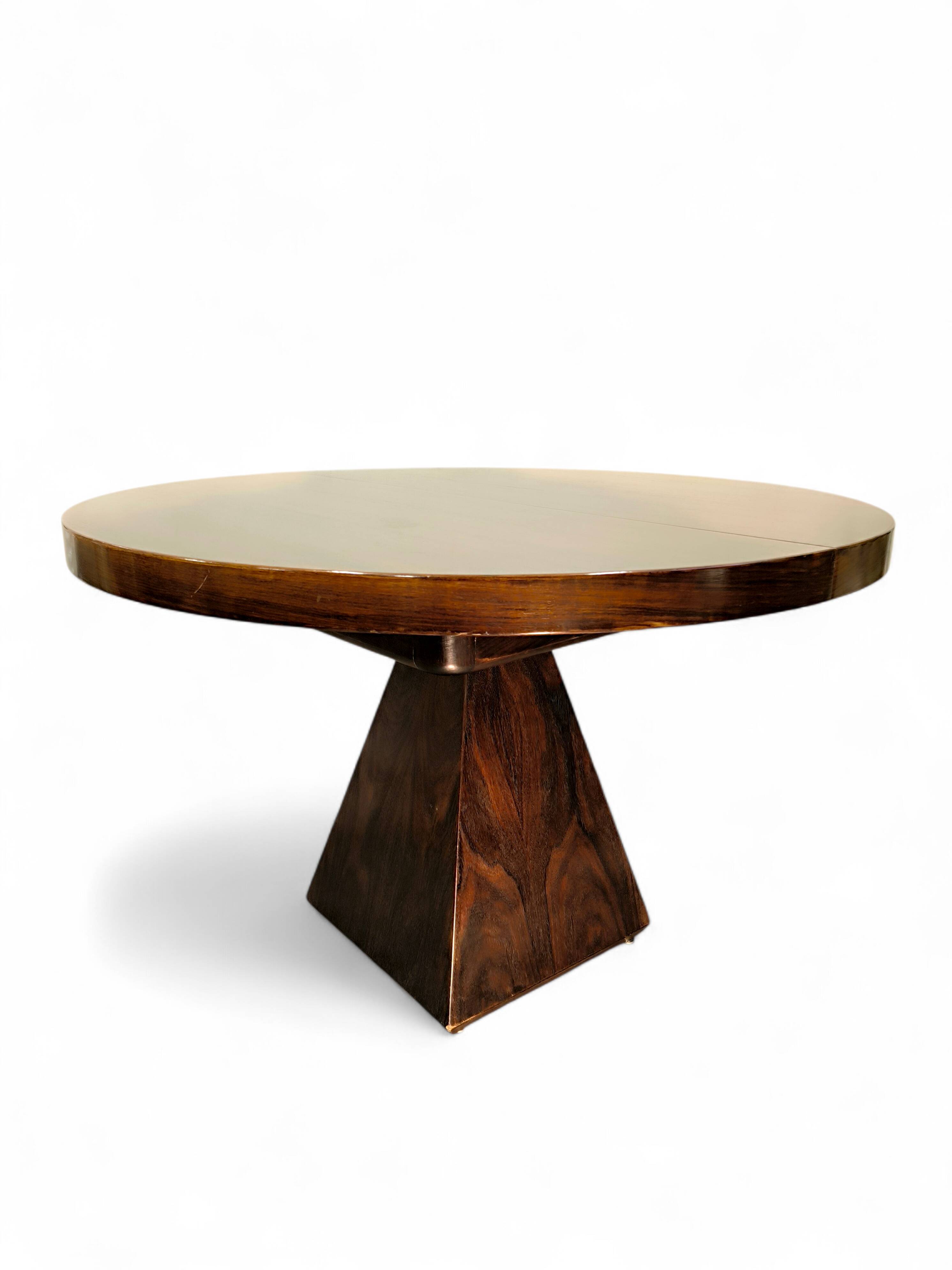 Extendable round table "Chelsea" by Vittorio Introini for Saporiti 1960
