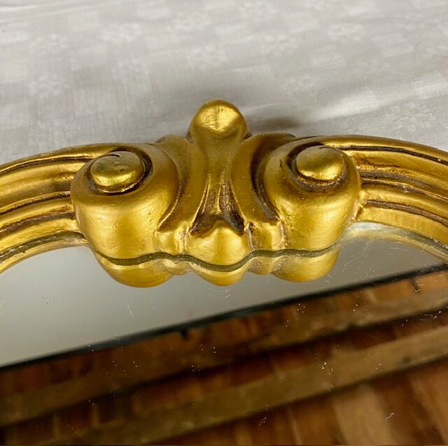 Hexagonal mirror in gilded wood