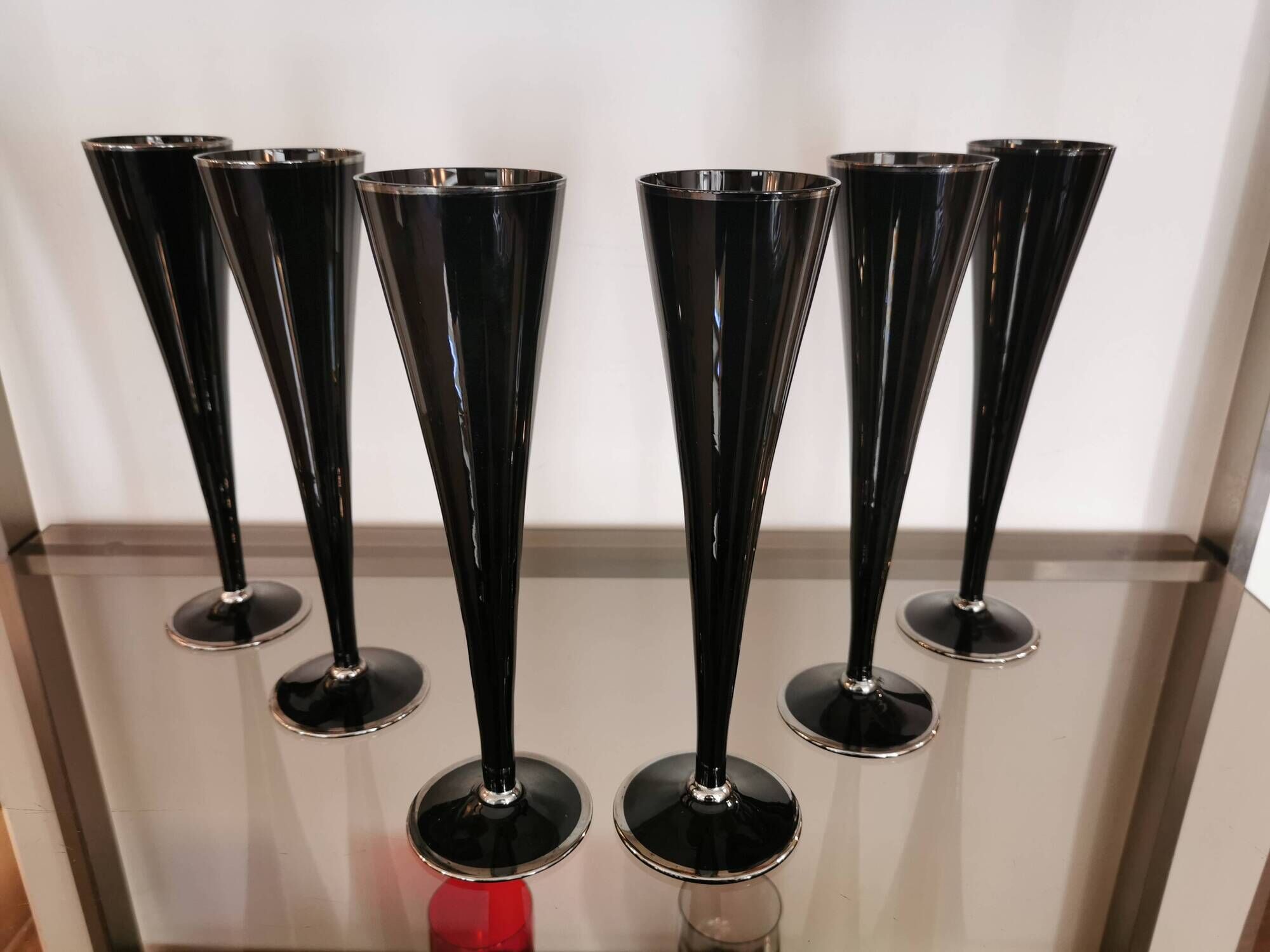 Service de 6 grandes flûtes vintage signées noires et argent
