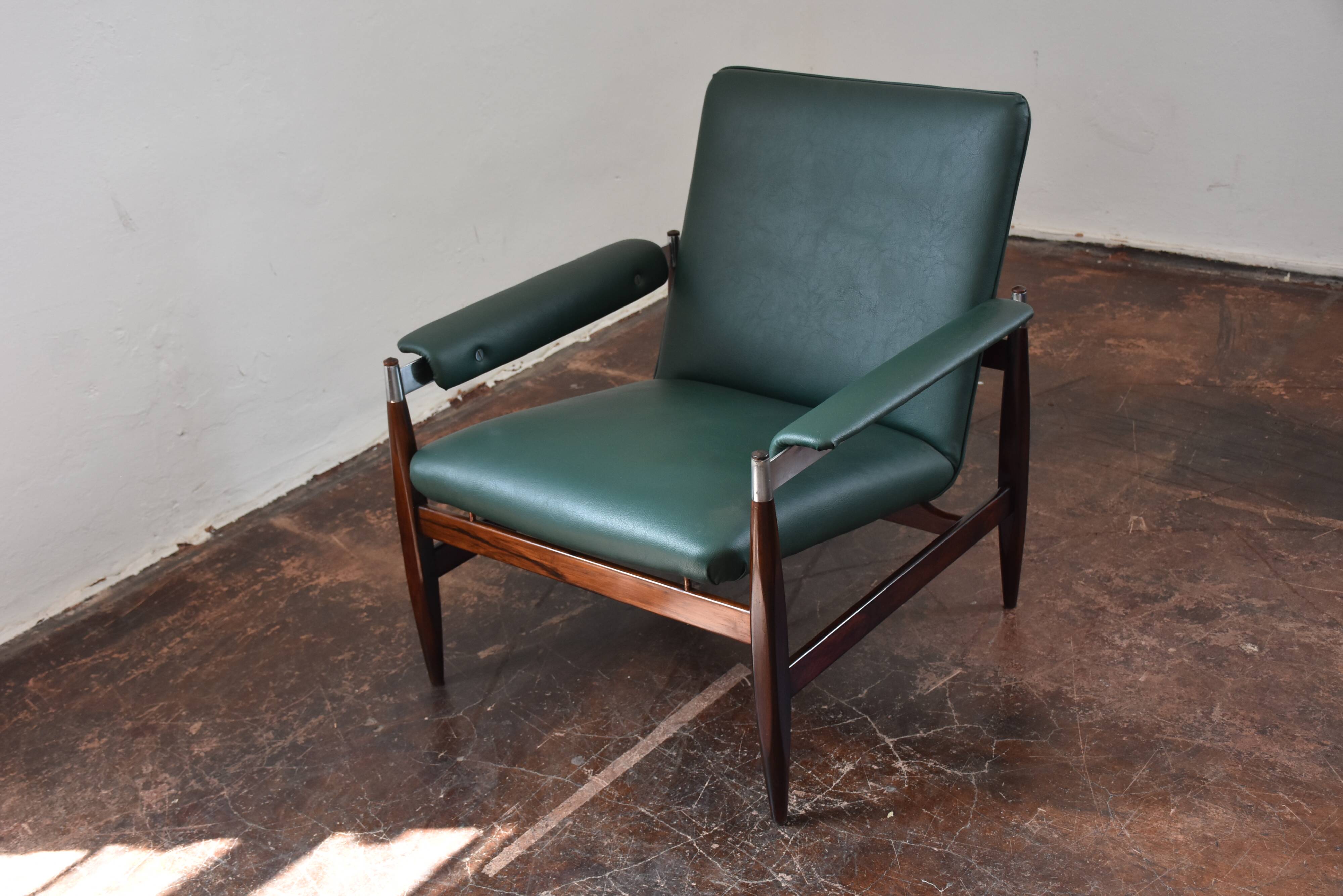 Fauteuil en palissandre & simili cuir modèle 112 par Leolux, années 1960