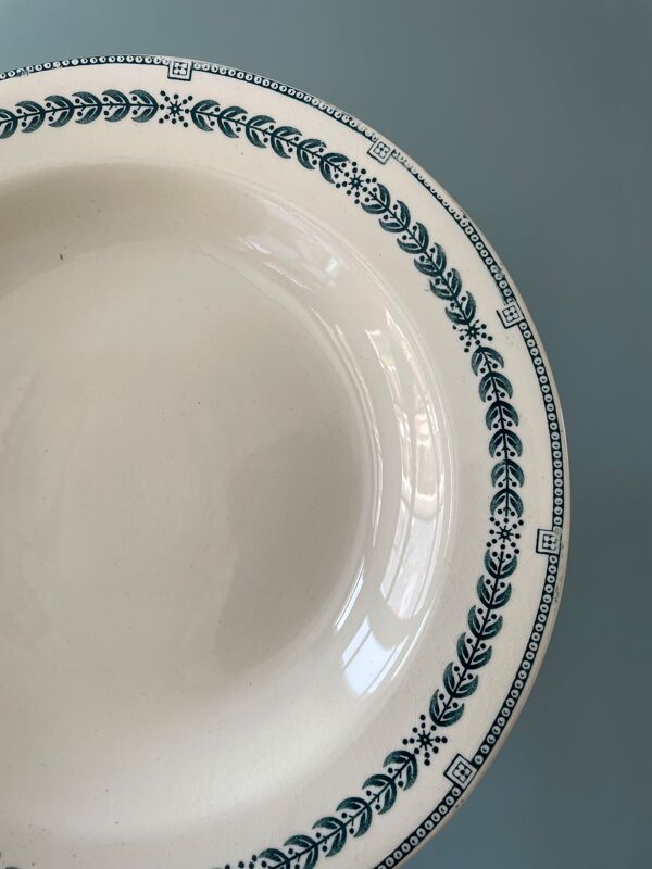 Lot de 11 assiettes creuses Terre de Fer, Service Condé, Salins