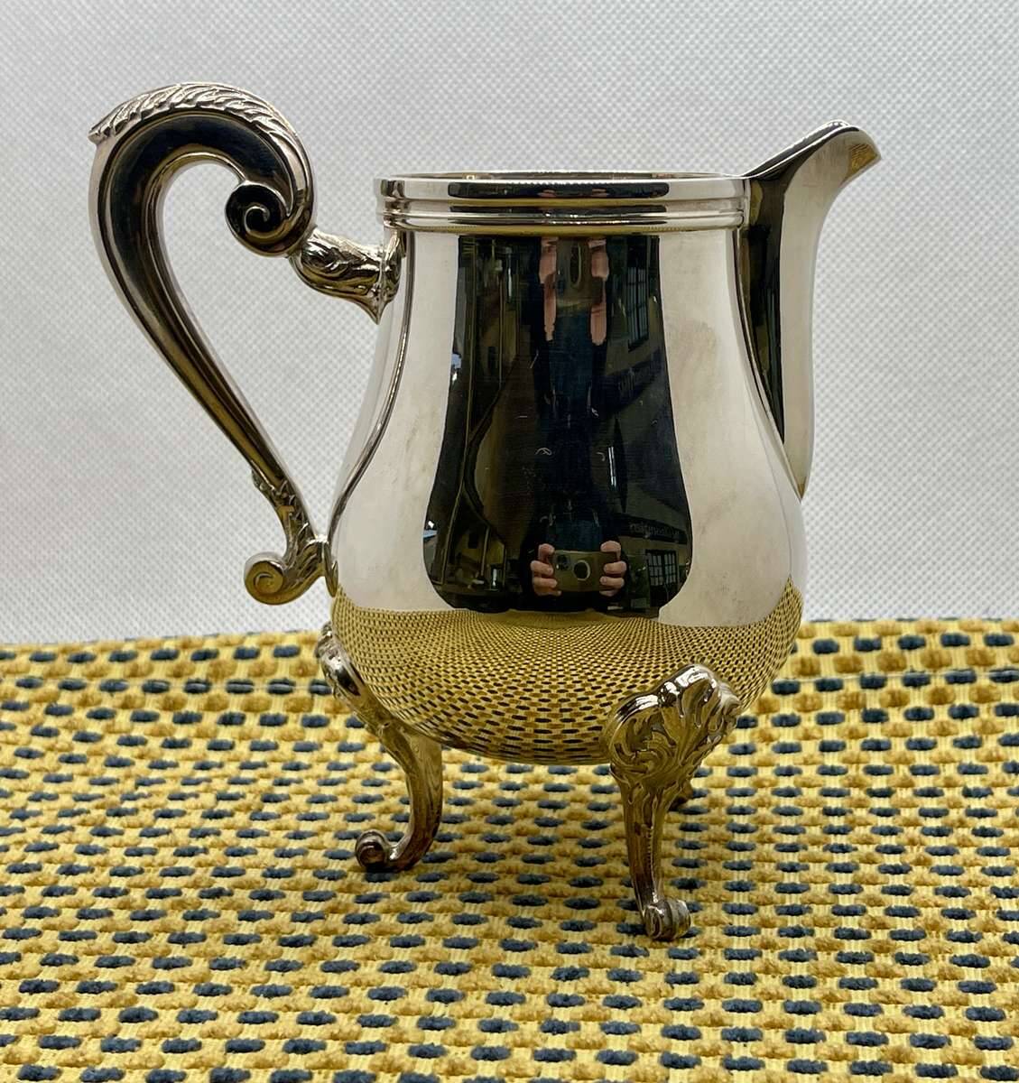 Pot à lait CHRISTOFLE en métal argenté modèle POMPADOUR