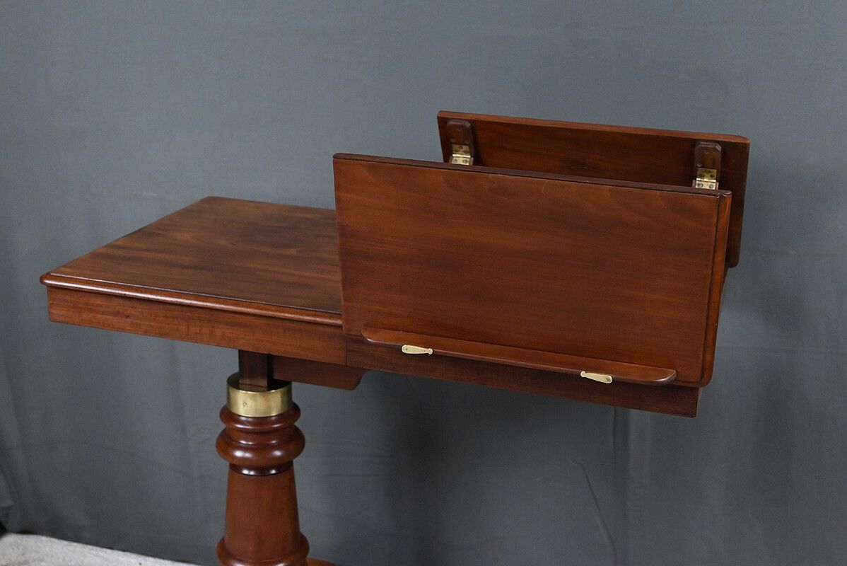 Mahogany reading table, Victorian era, England – mid-19th century.