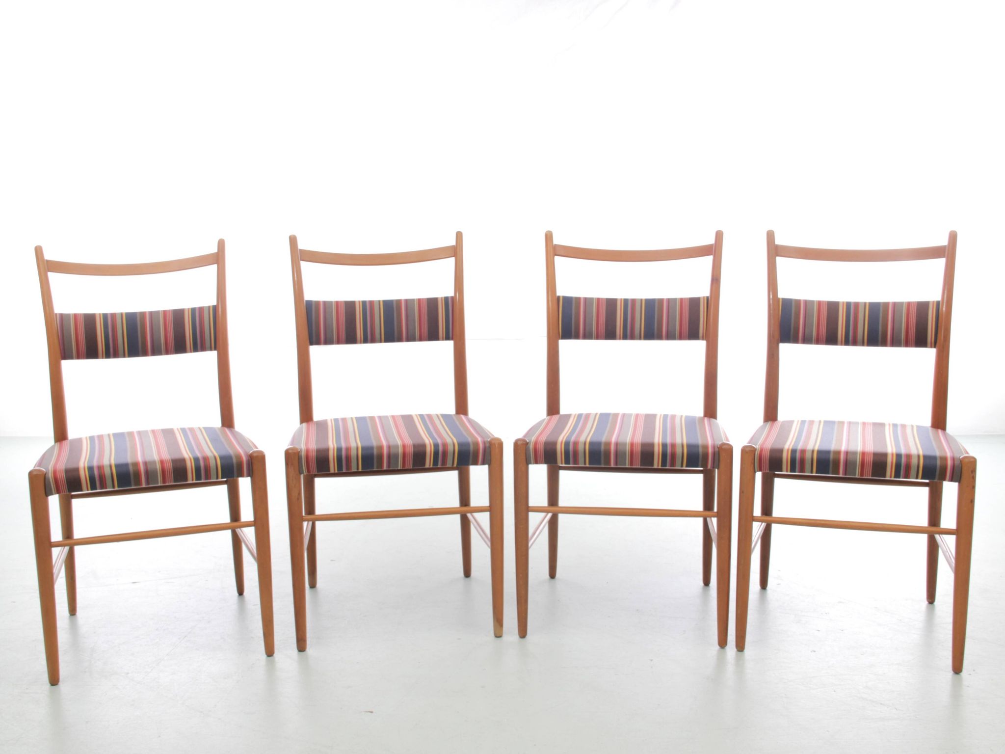 Suite de 4 chaises scandinave de Yngve Ekstrom, tissu Paul Smith