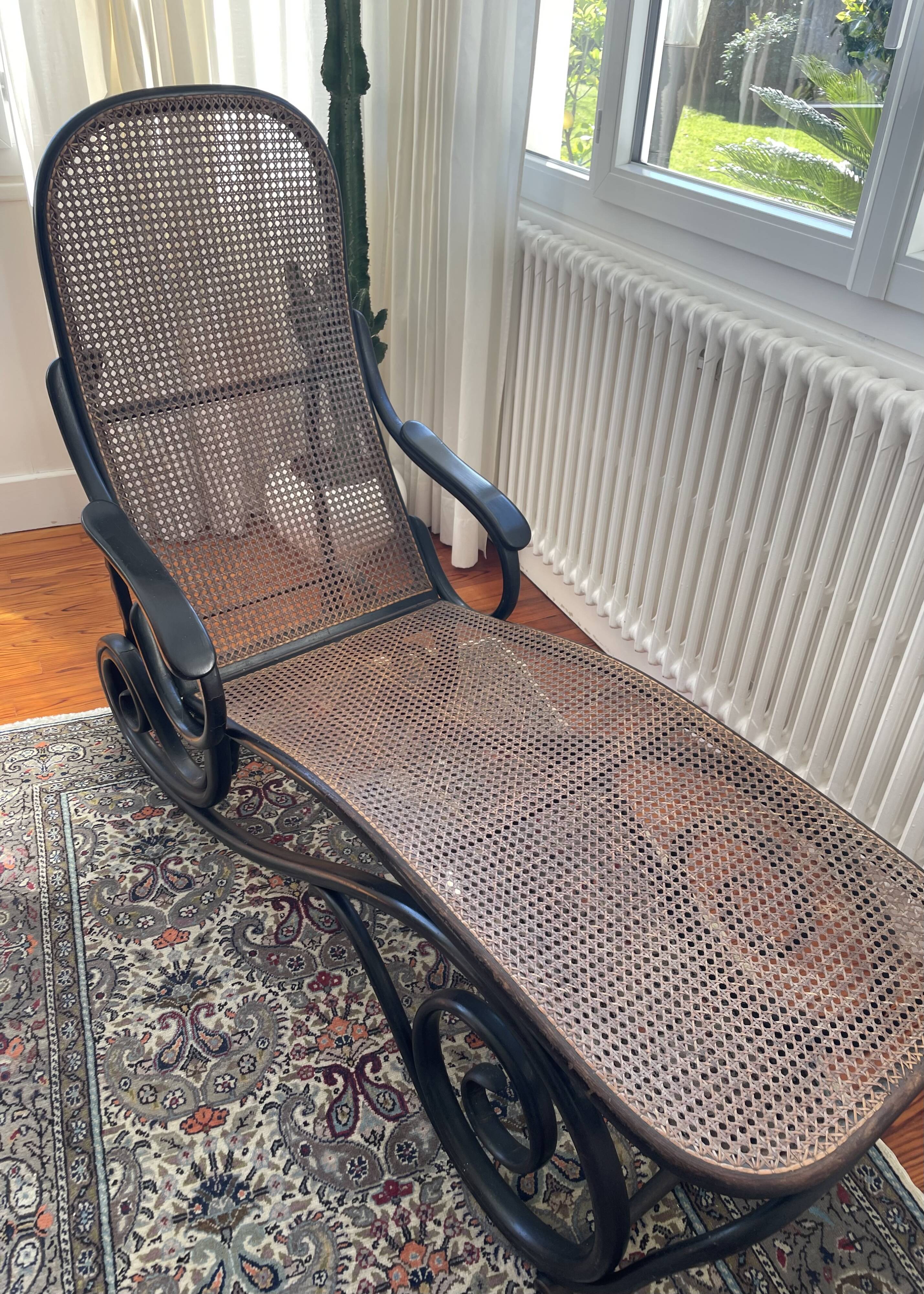 Thonet bentwood chaise longue