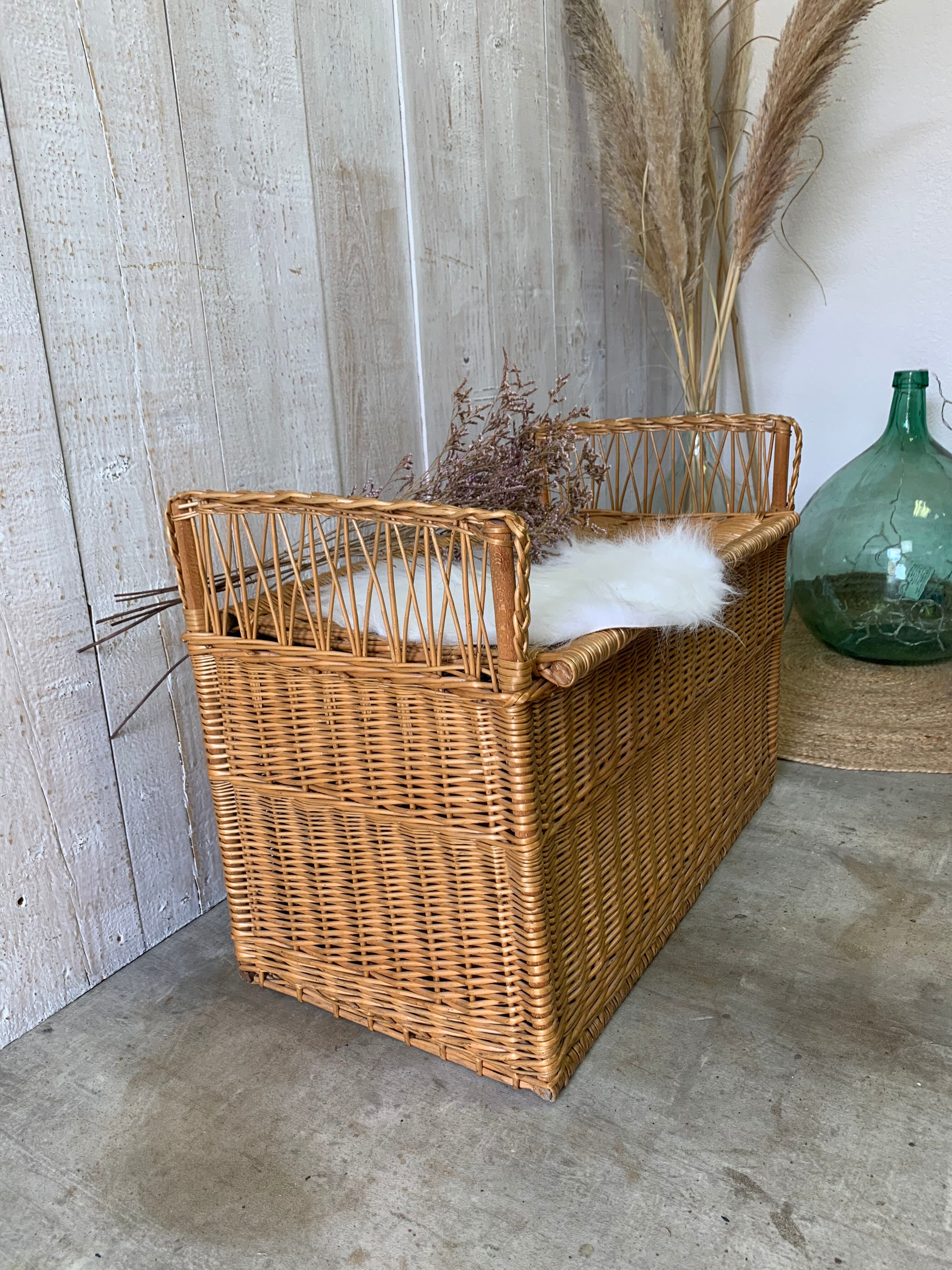 Wicker trunk/bench