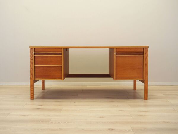 Bureau en frêne, design norvégien, années 1970, production : Norvège