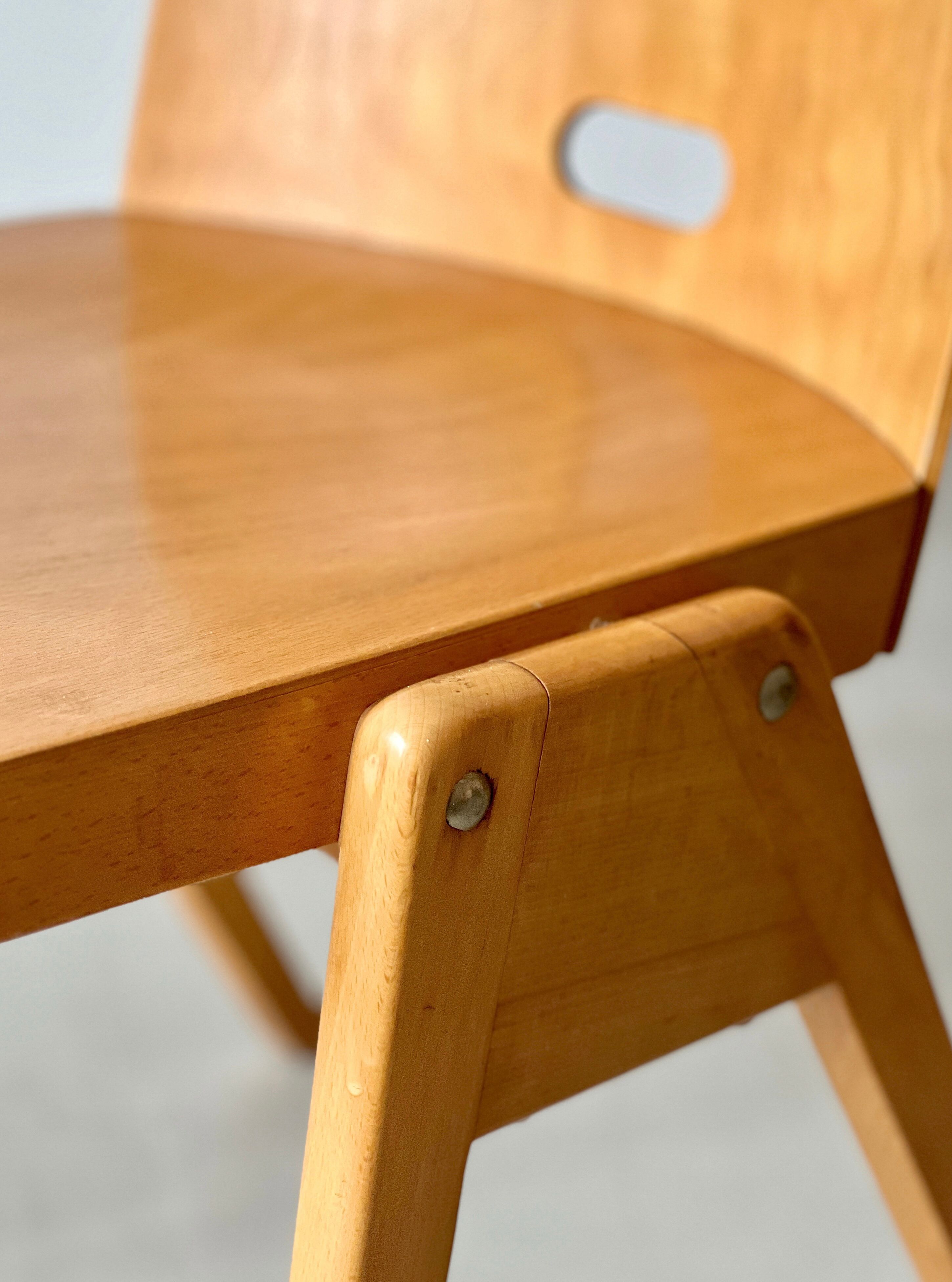 Series of 4 stackable chairs