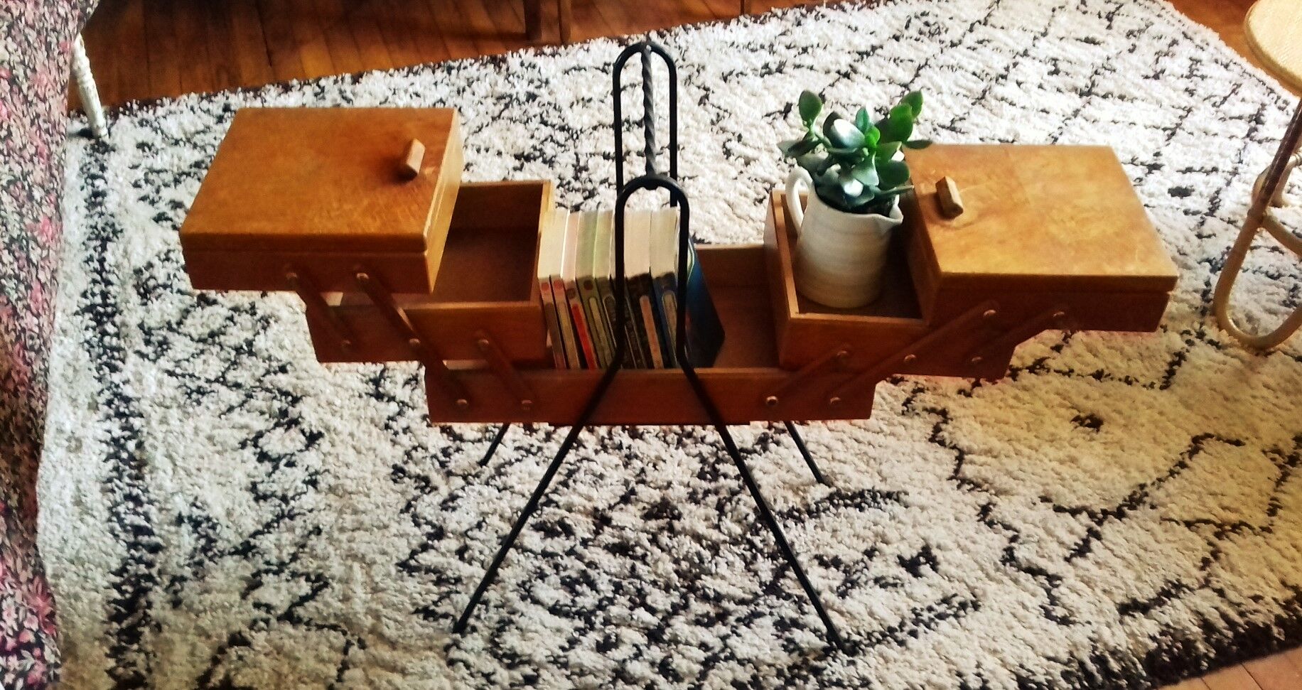 Travailleuse en bois vintage