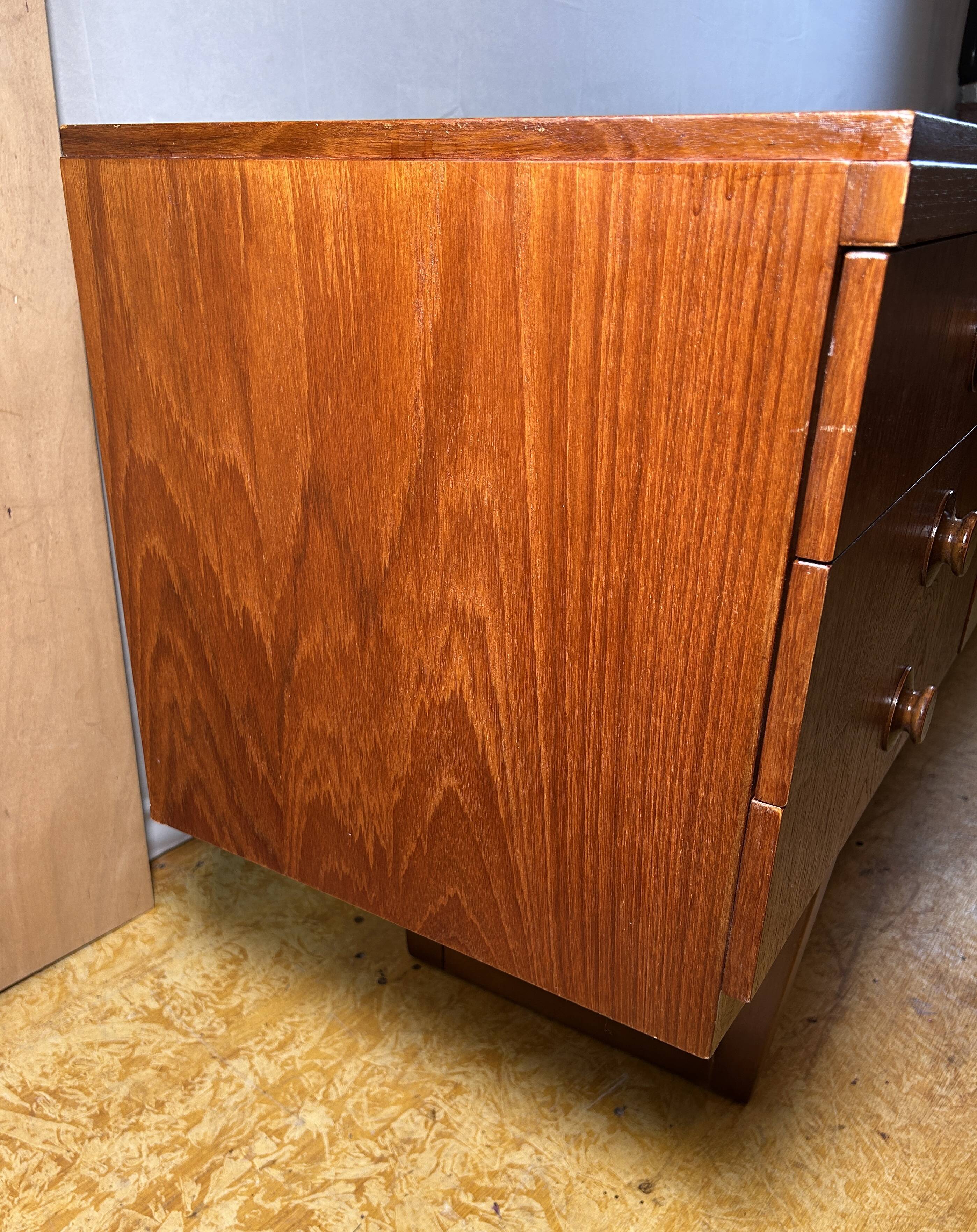 Buffet rétro vintage en teck du milieu du siècle par Beautility – Élégant des années 1960