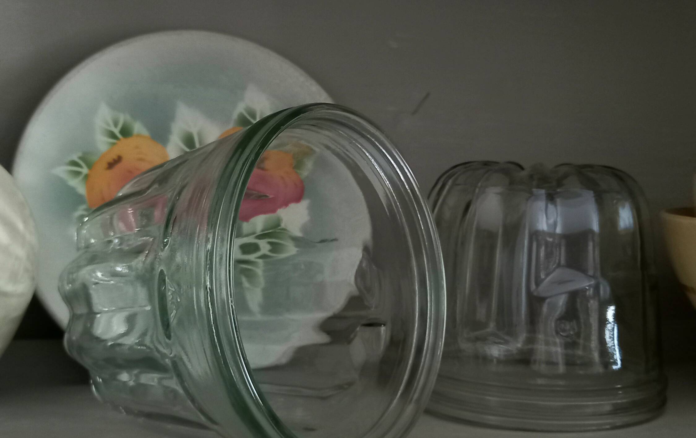 Paire d'anciens moules cannelés en verre. Moules à kouglof / Moules à confitures