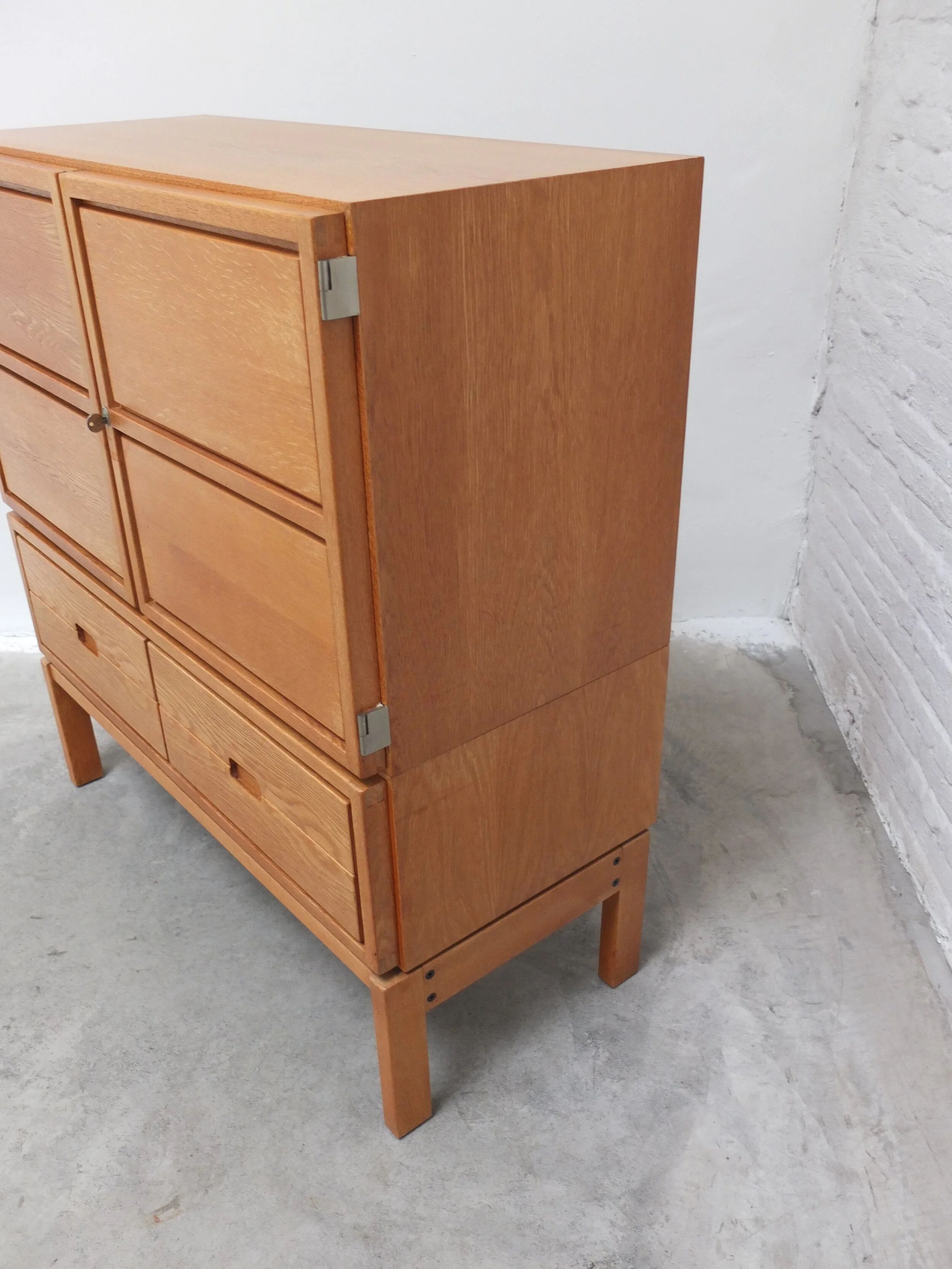 Decorative 'N-Line' bar cabinet in oak by P&J Neirinck, 1968