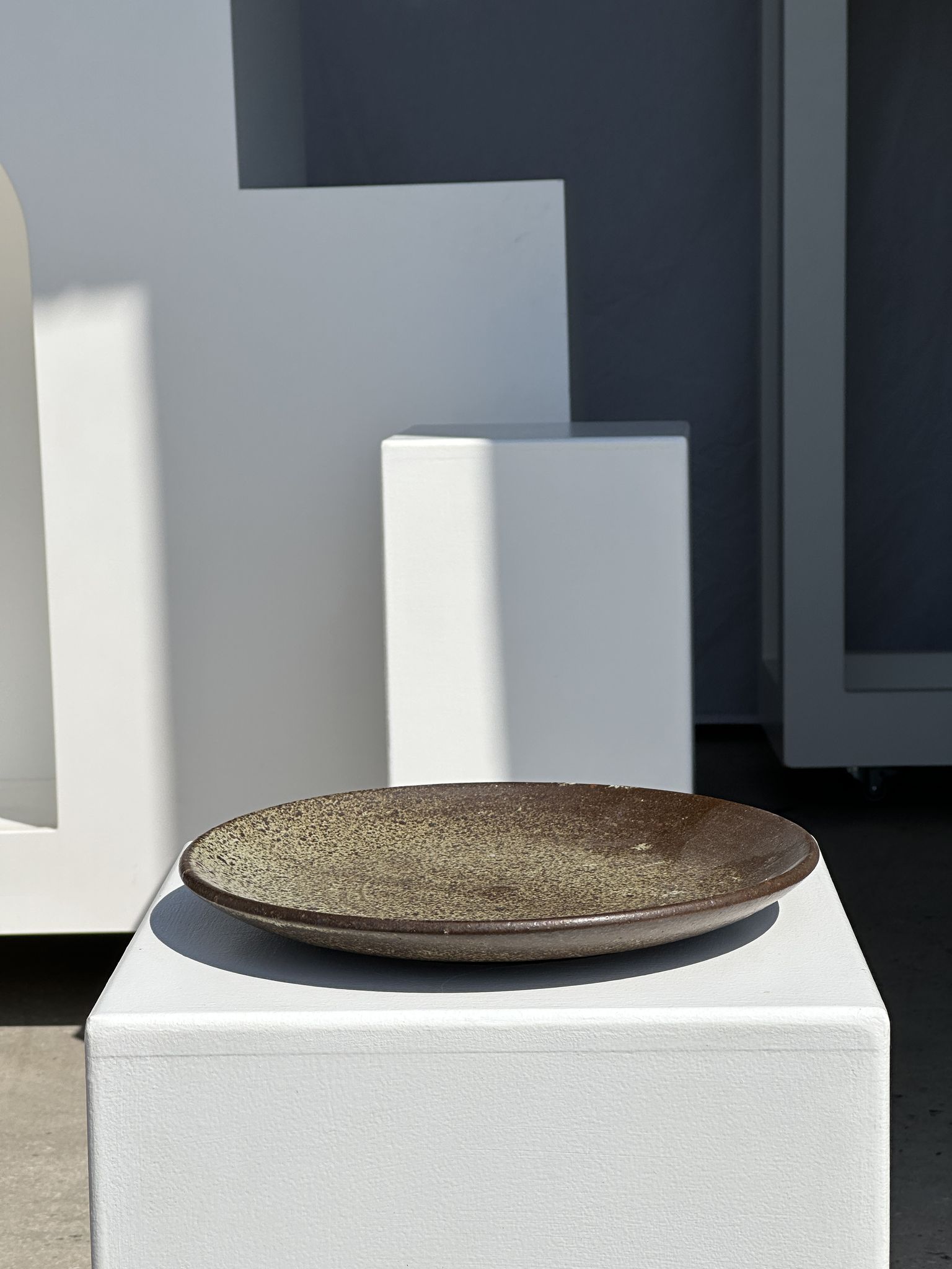 Plat en céramique vert indonésien D:26,5