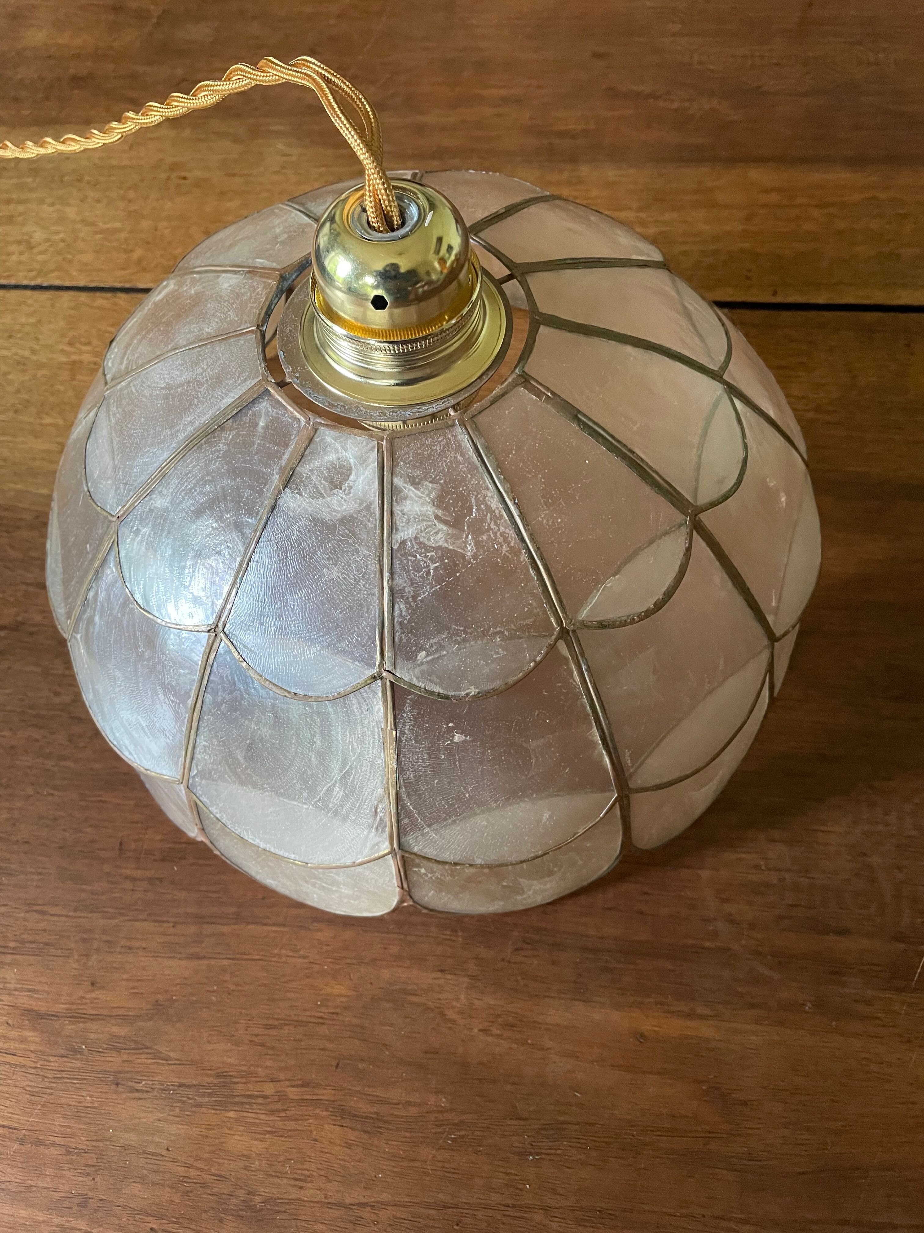 Suspension nacre et laiton