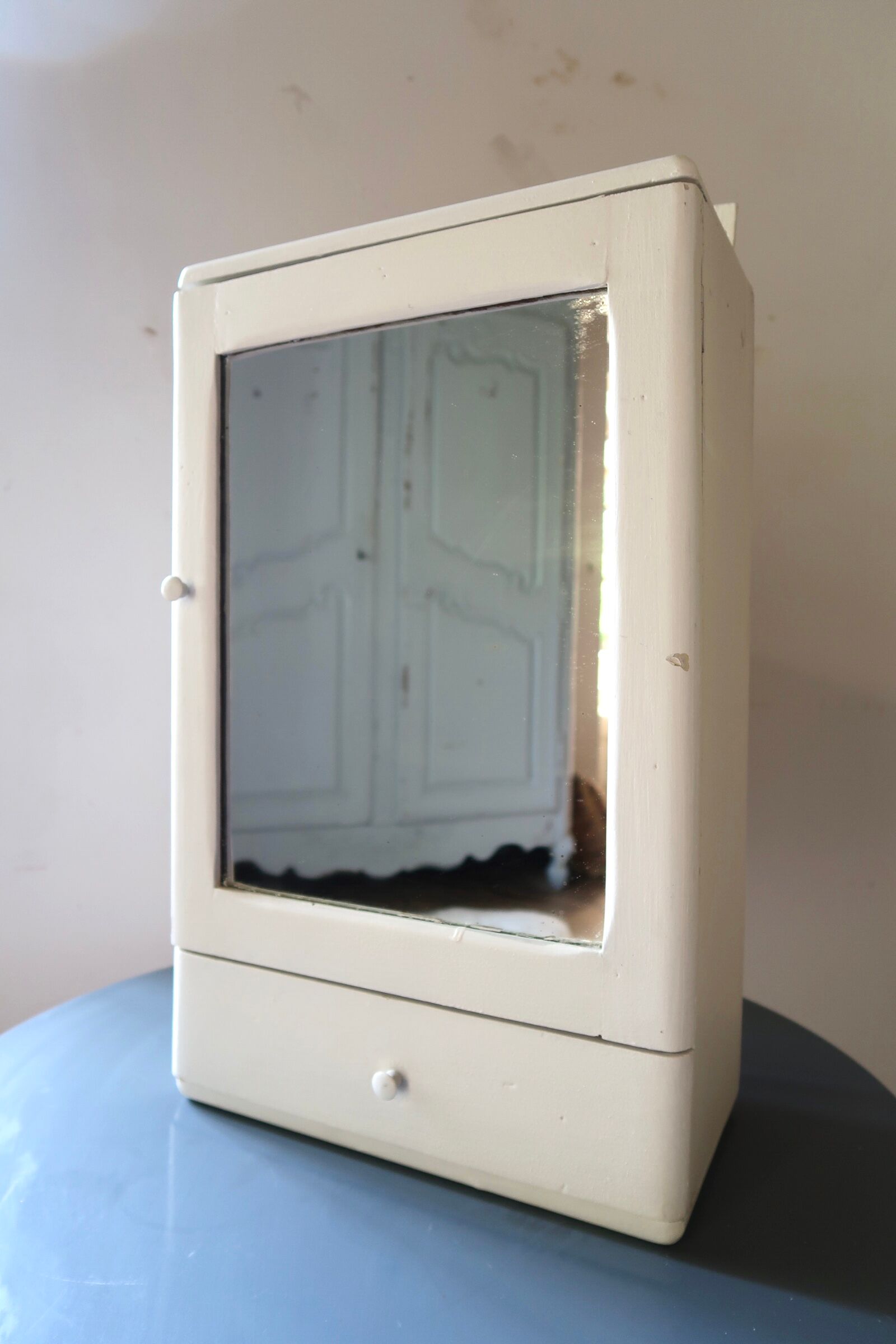 Armoire à pharmacie avec miroir