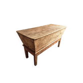 Ancien pétrin français – Coffre de rangement en bois de platane du XIXe siècle de la région de la Loire (150 × 84 × 66 cm)