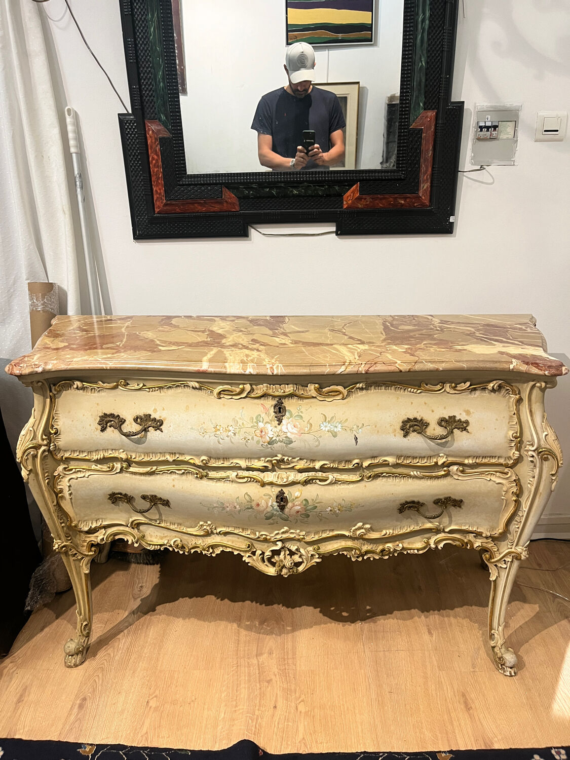 Hand painted Venetian chest of drawers